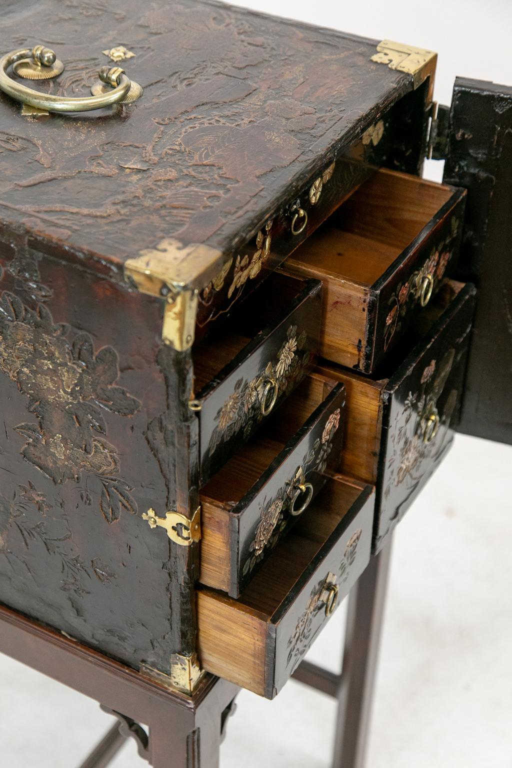 Fitted Chinoiserie Chest on Stand In Good Condition For Sale In Wilson, NC