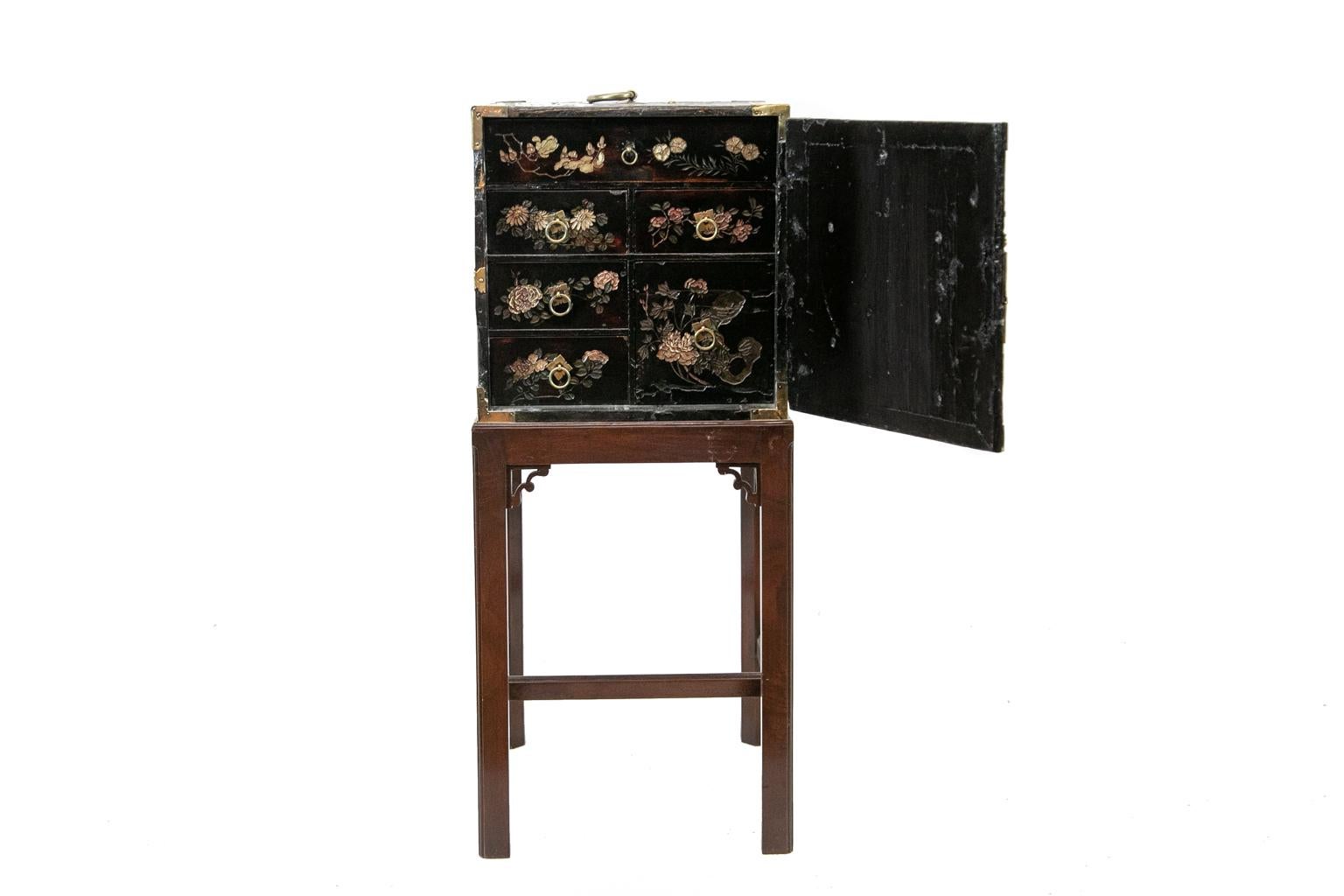 Early 19th Century Fitted Chinoiserie Chest on Stand For Sale