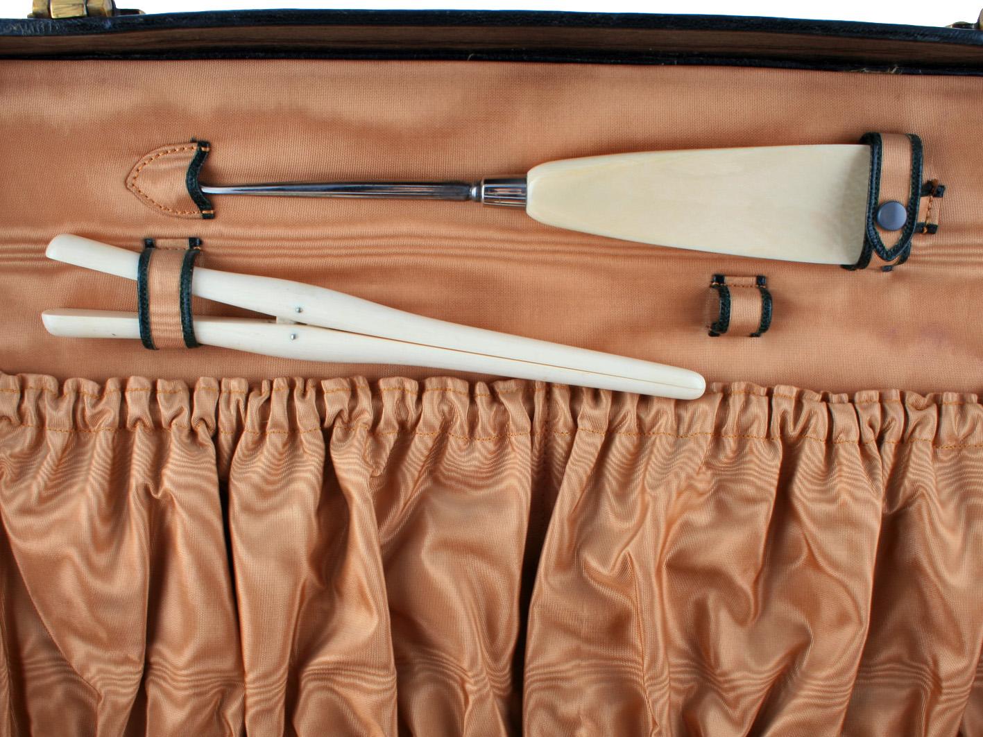 20th Century Fitted Leather Dressing Case For Sale