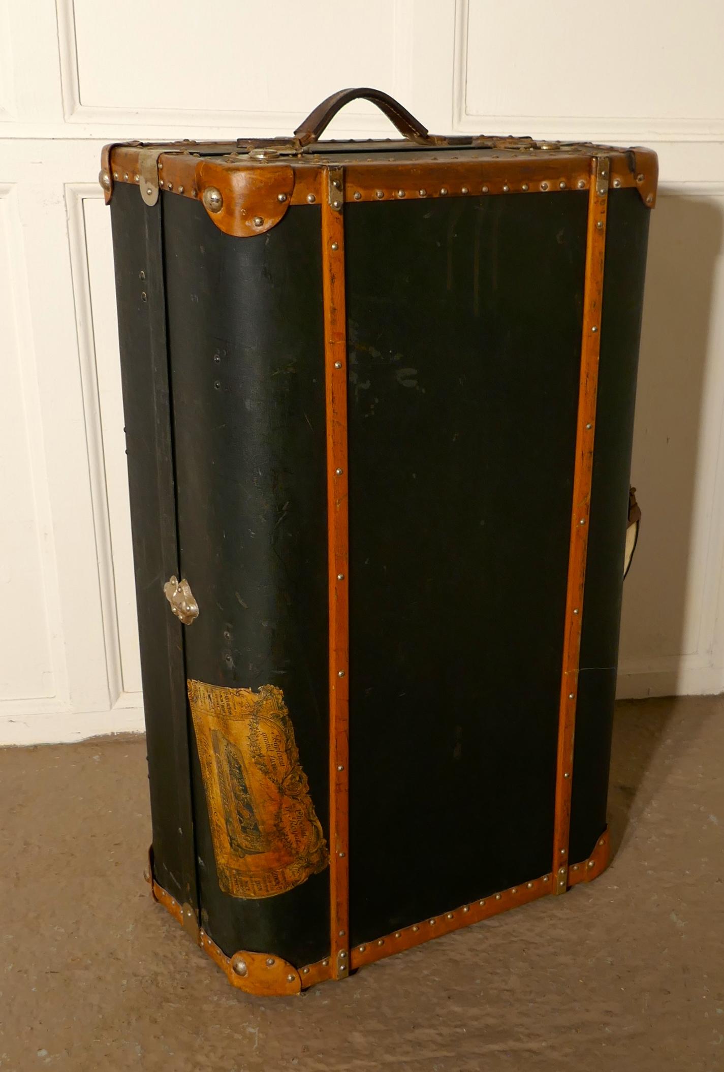  Steamer Trunk Fitted Cabin Trunk Wardrobe,  In Good Condition In Chillerton, Isle of Wight