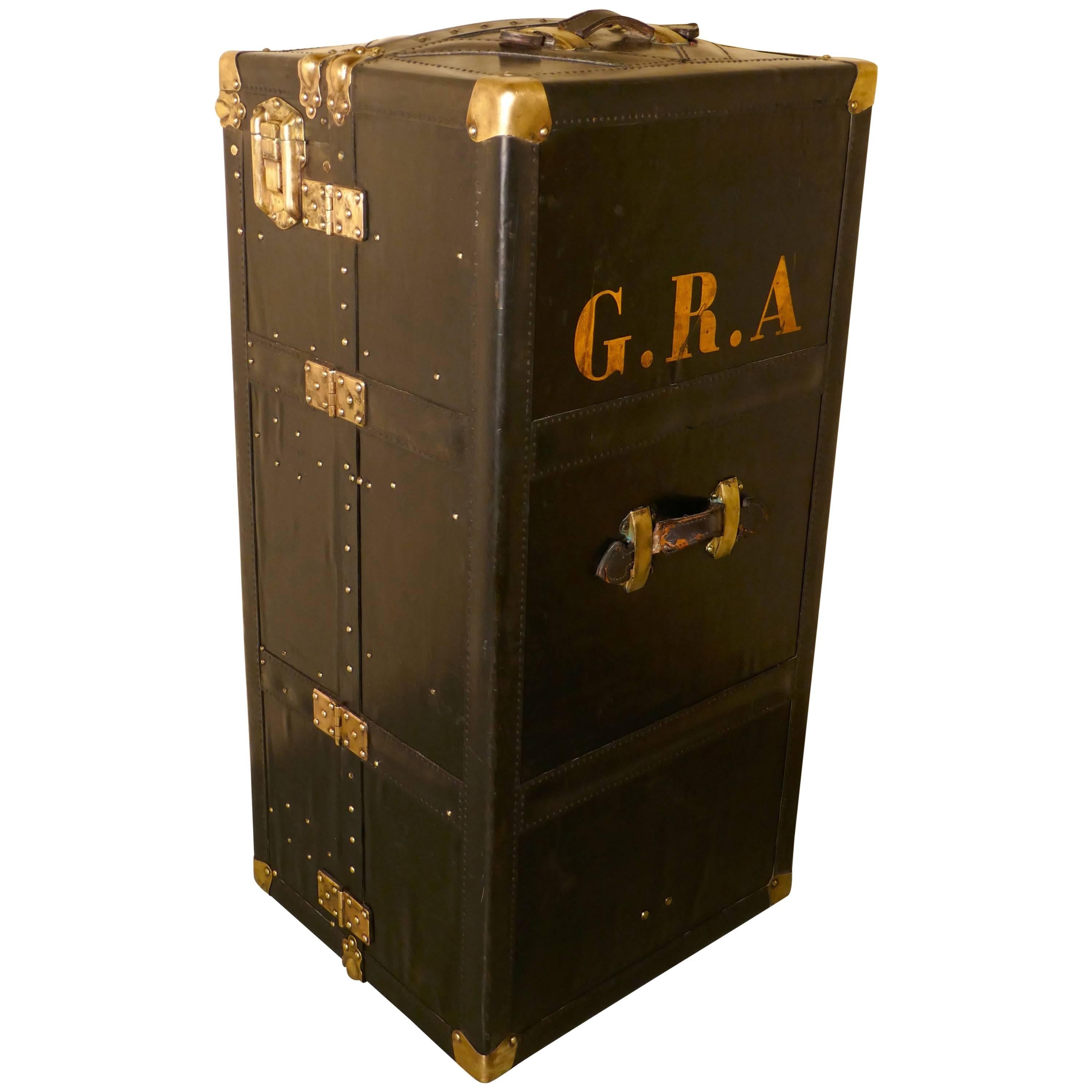 Malle à vapeur ajustée ou armoire de cabine:: Portmanteau de Fichet