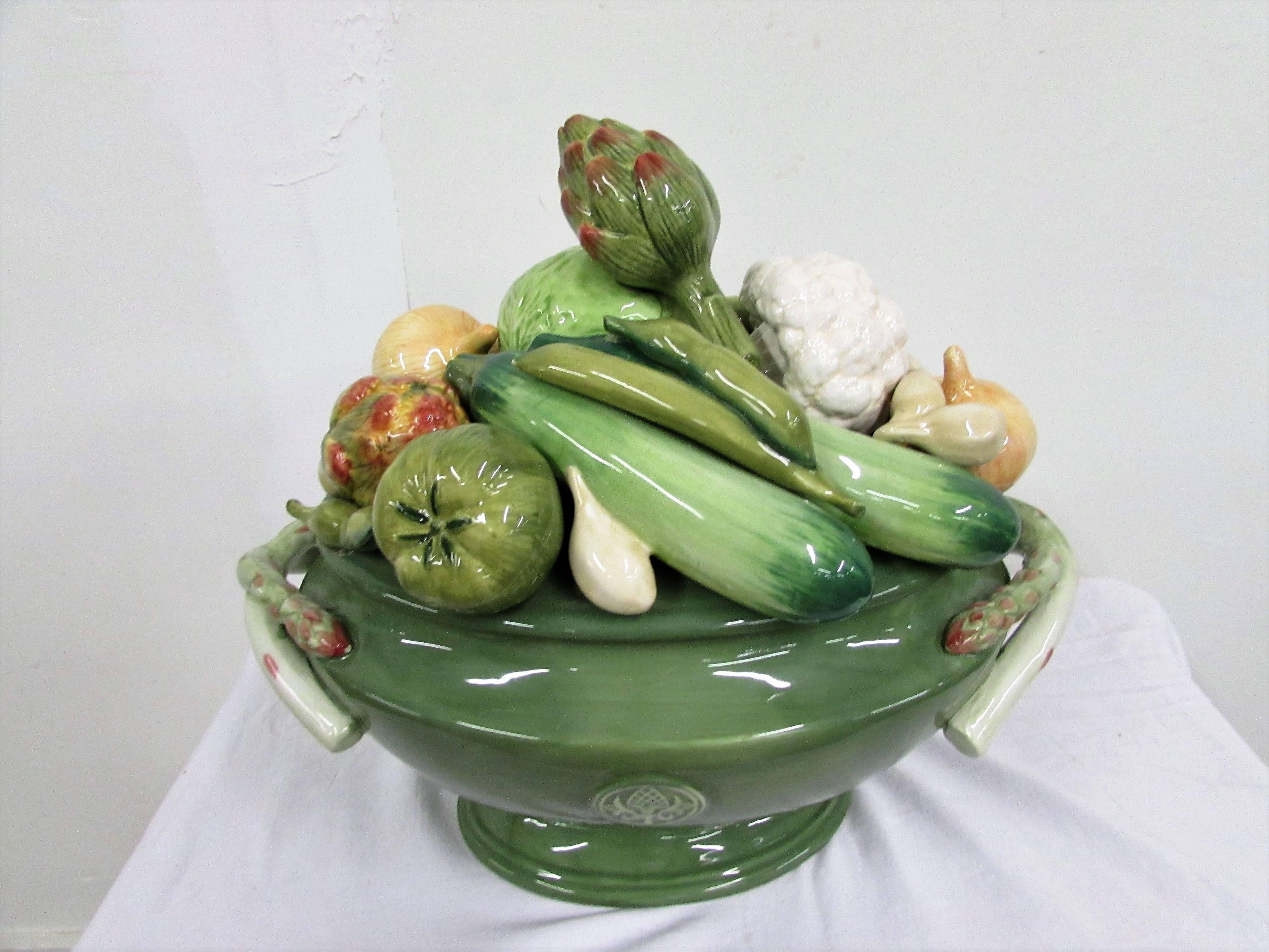Fitz and Floyd 1960s Giardino Faience Tureen In Excellent Condition For Sale In Raleigh, NC