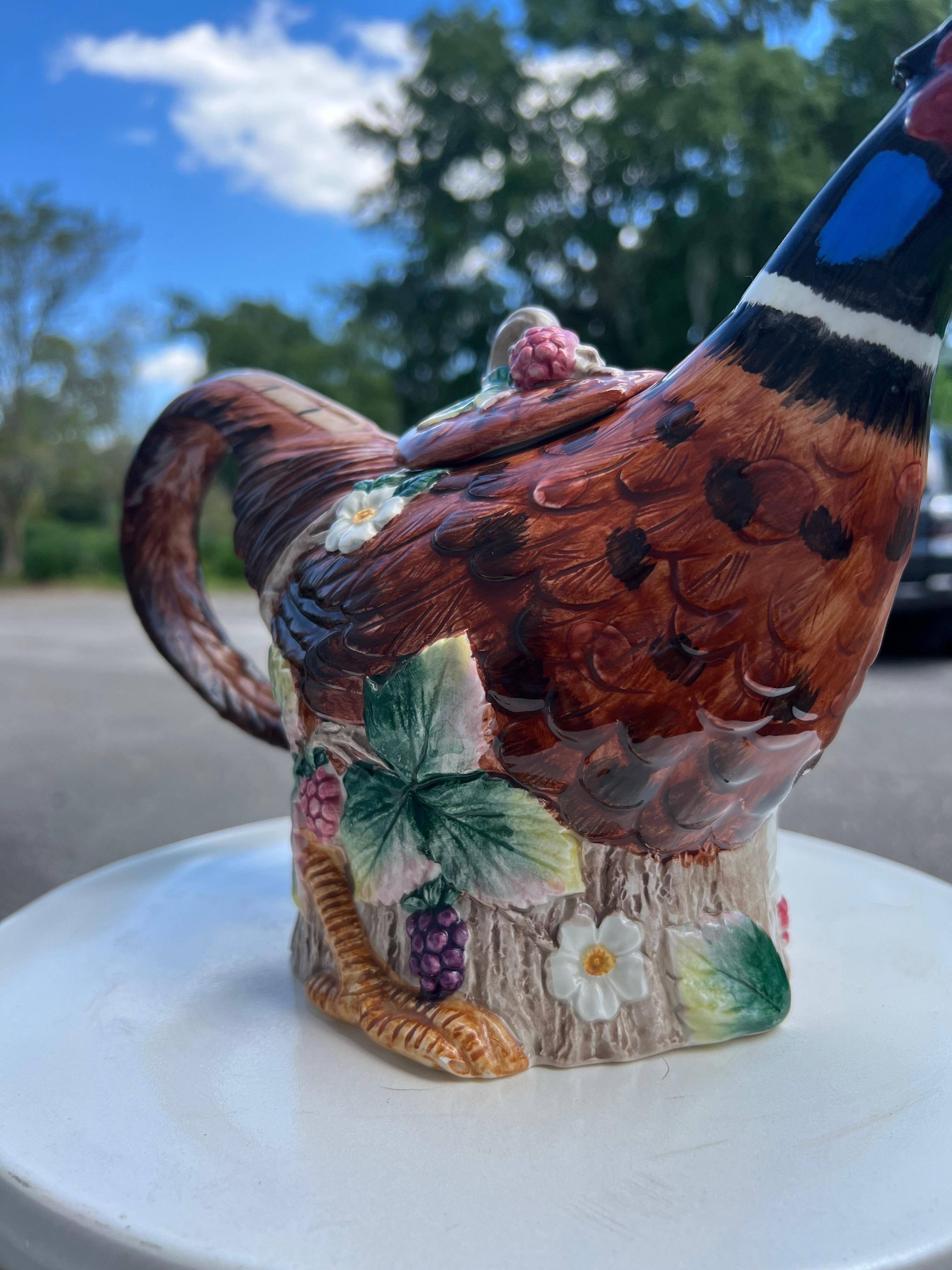 Fitz and Floyd Holiday Pheasant Tea Pot In Good Condition For Sale In Charleston, SC