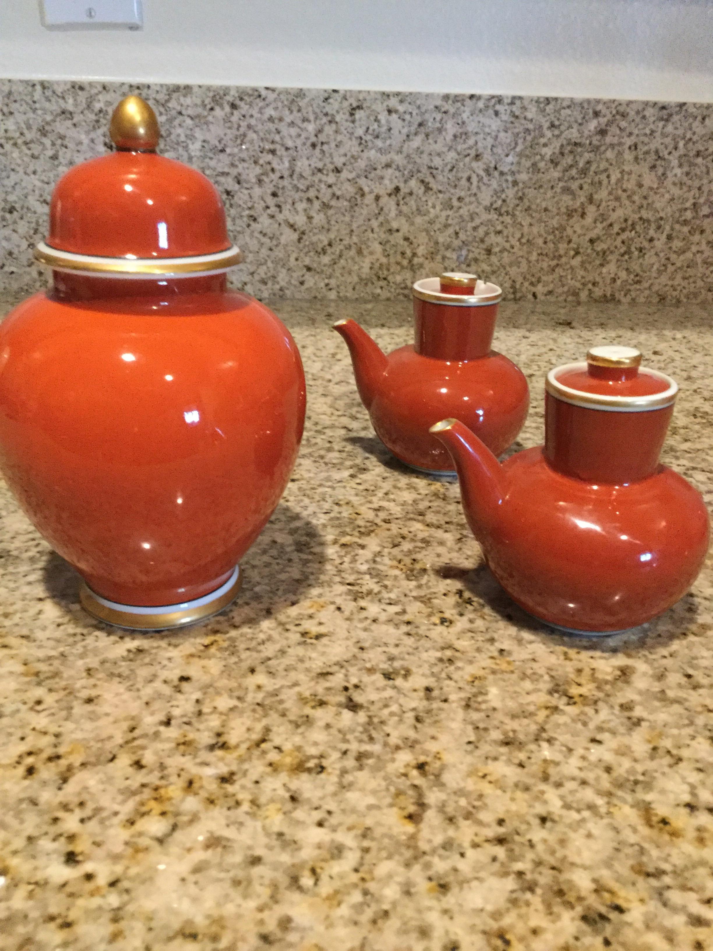 Hand-Crafted Fitz and Floyd Medaillon d’Or Pair of Cruets and Tea Ginger Jar, 1979