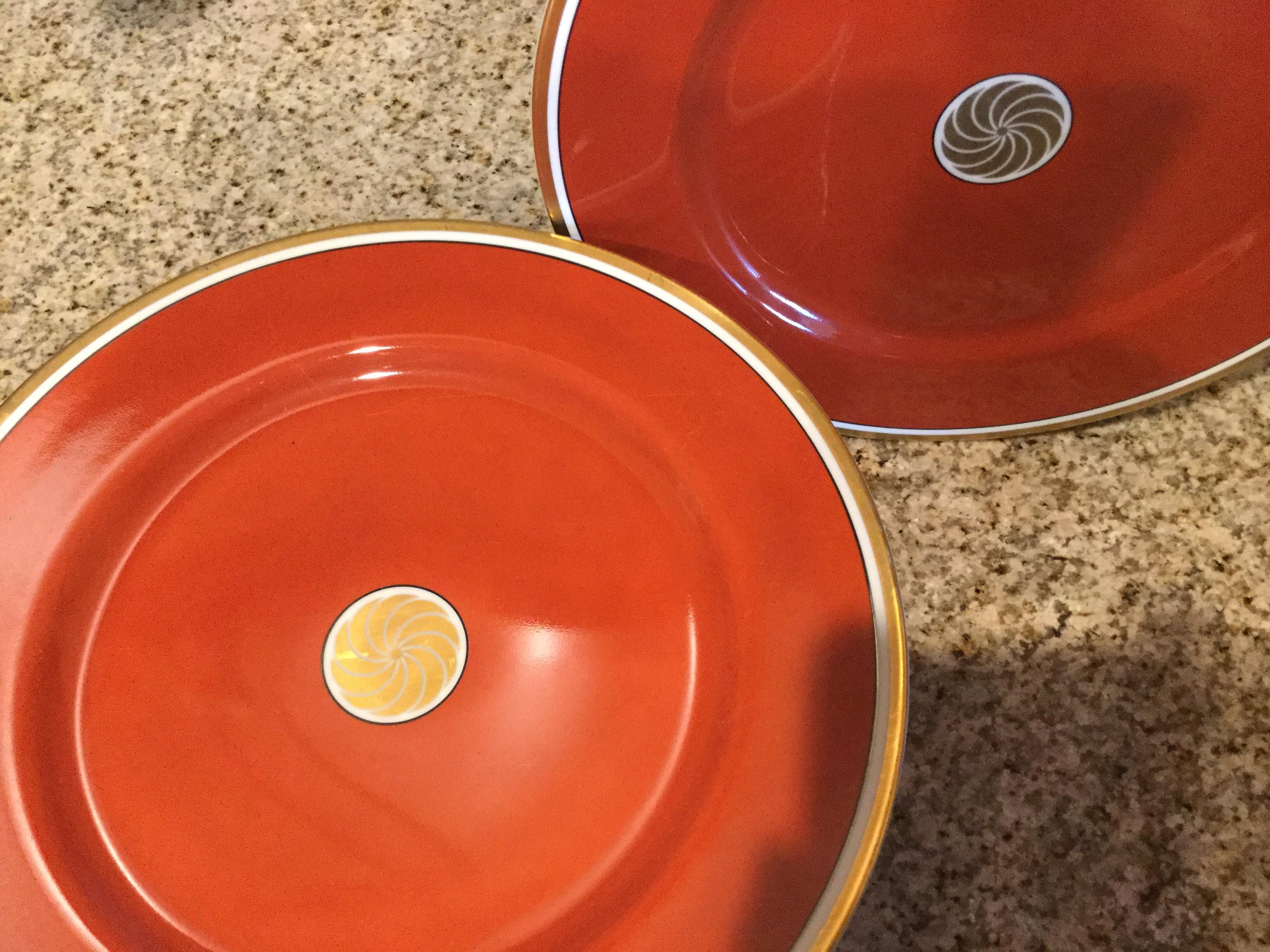 Modern Fitz and Floyd Medallion d’Or Set of 10 Persimmon and Gold Dinner Plates, 1979