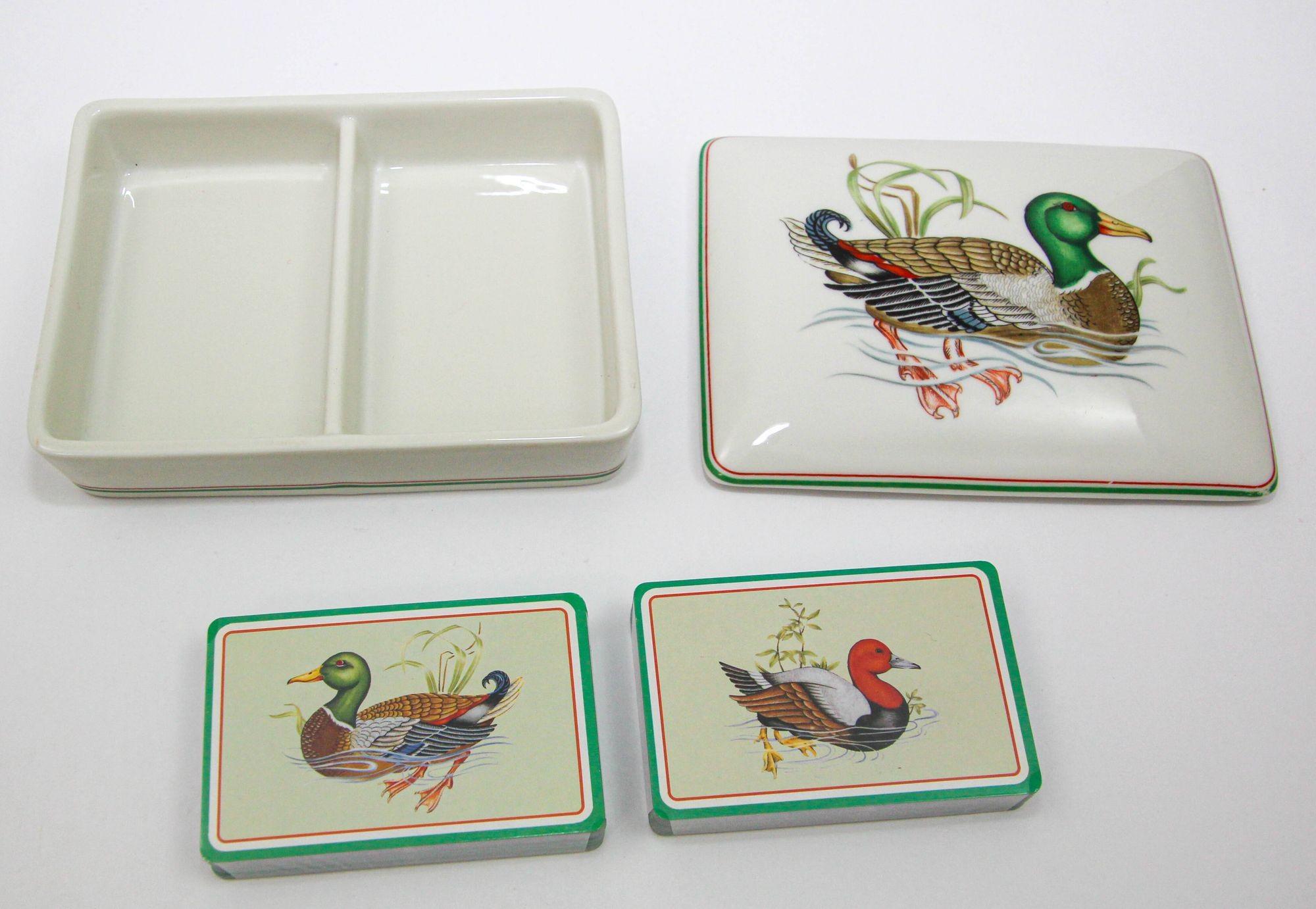 Fitz and Floyd Porcelain Box with Bridge Playing Cards 1980 Japan In Good Condition For Sale In North Hollywood, CA