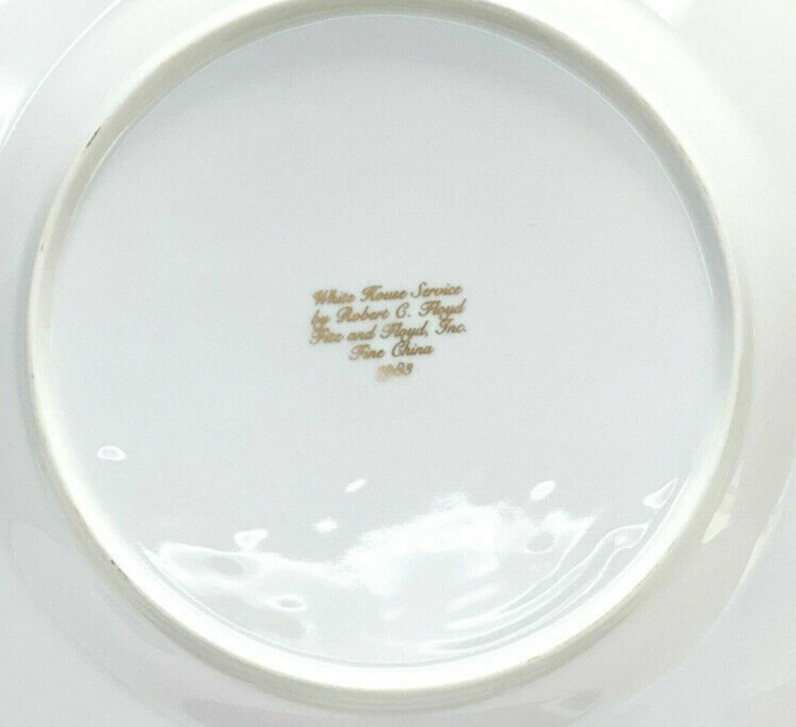 Empire Assiette à dîner Fitz et Floyd Reagan de la Maison Blanche par Robert C. Floyd, 1983 en vente