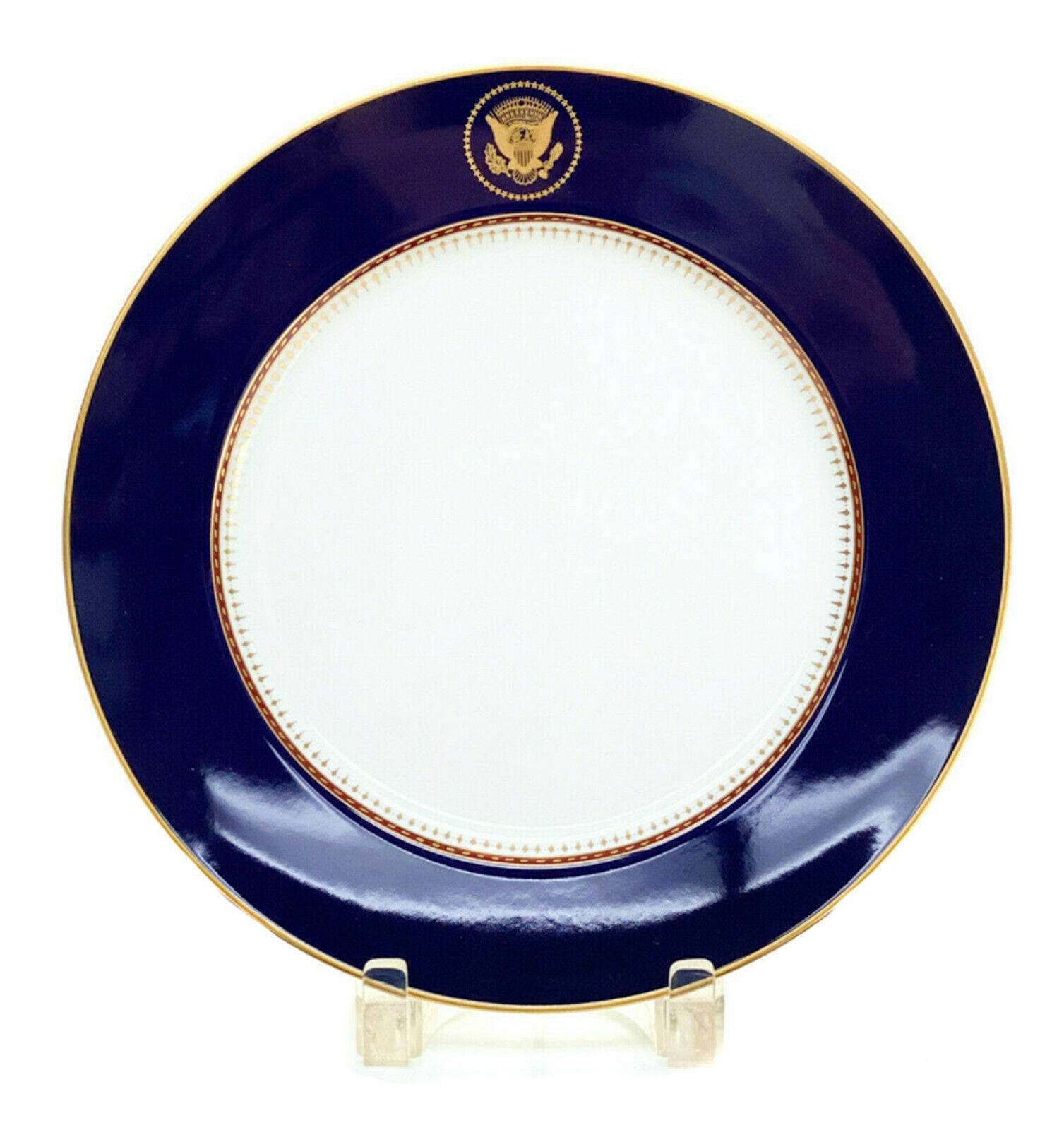 Fitz and Floyd Reagan White House Dinner Plate by Robert C. Floyd, 1983 In Good Condition For Sale In Gardena, CA