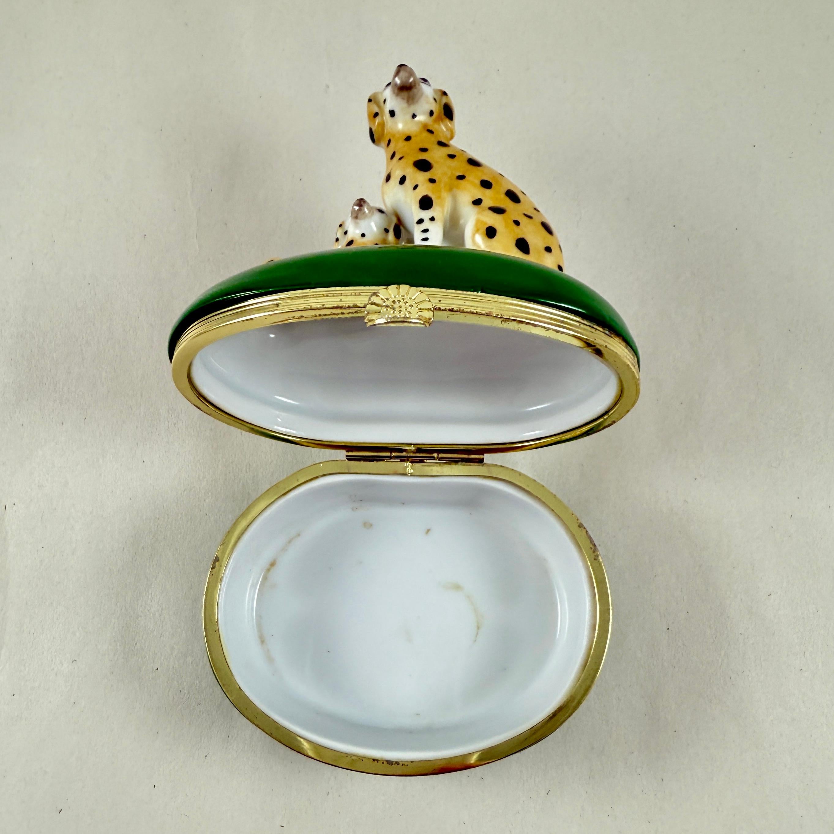 Fitz and Floyd Spotted Dogs Porcelain Trinket Box For Sale 1