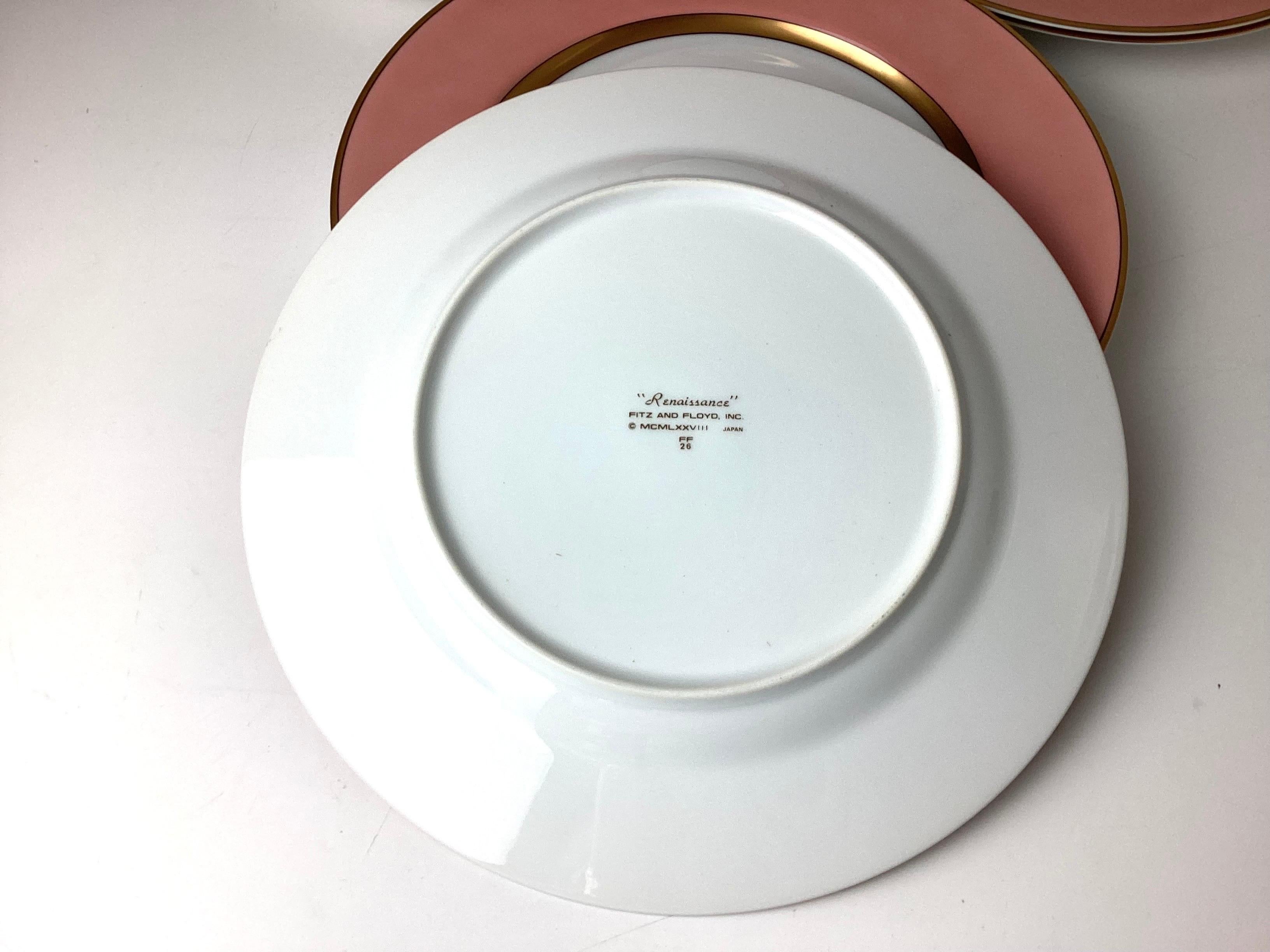 Fitz & Floyd Dinner Plates Renaissance Peach with Wide Gold Verge Line Set of 8 In Excellent Condition In Lambertville, NJ