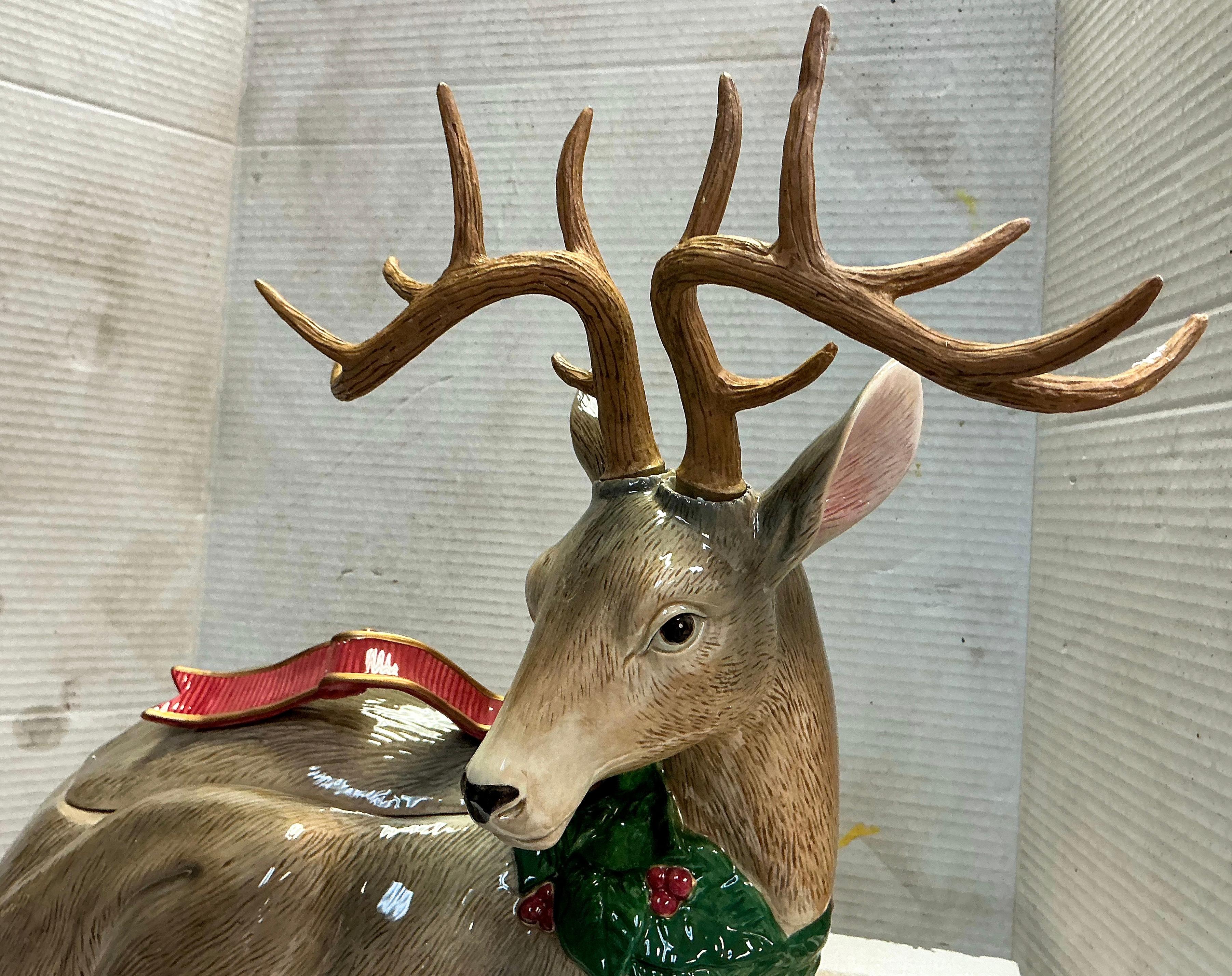 Fitz & Floyd Hand Painted Christmas Holiday Reindeer Centerpiece Tureen In Good Condition In Kennesaw, GA