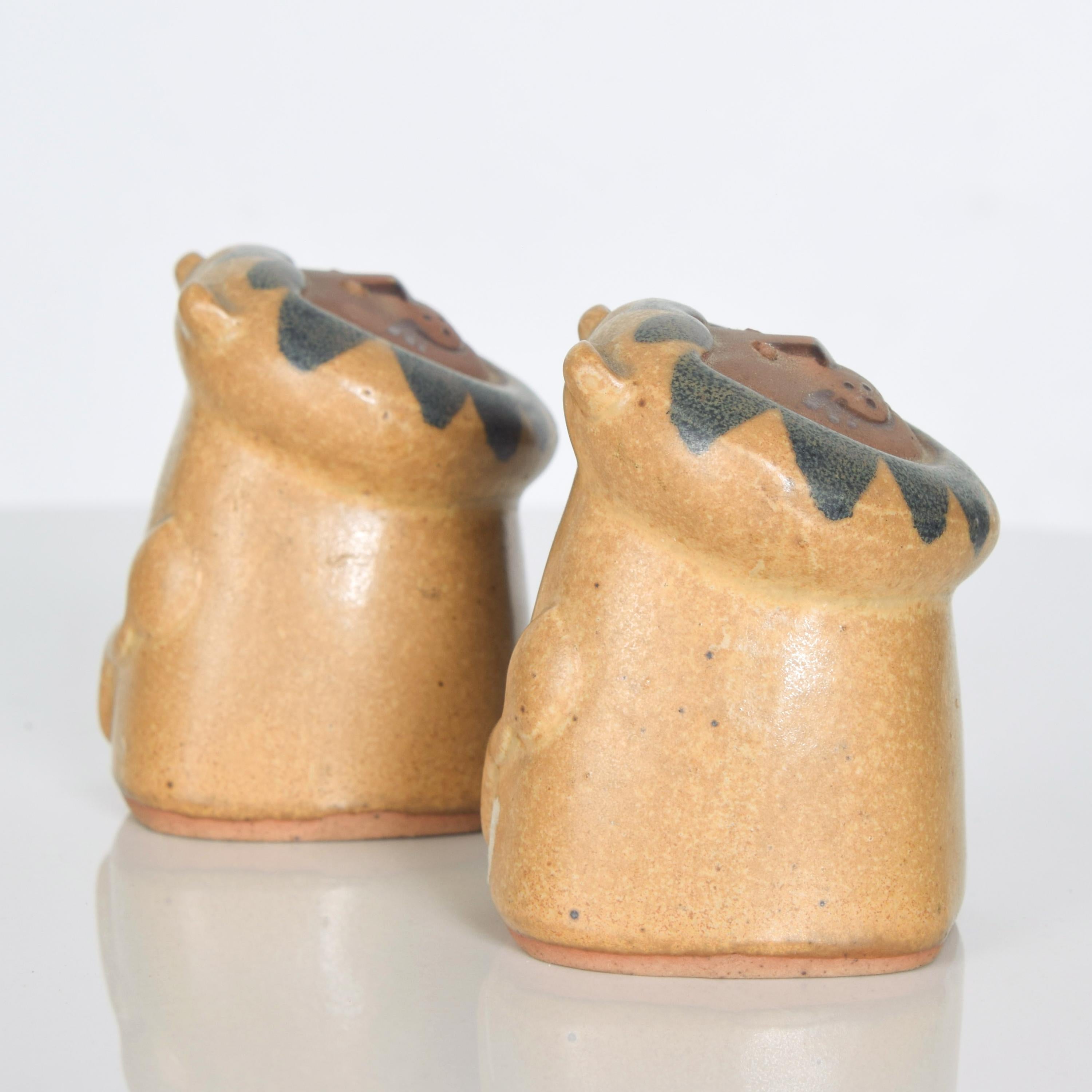 1970s Fitz & Floyd Lion Salt and Pepper Shaker Set Stoneware Pottery Art In Good Condition In Chula Vista, CA