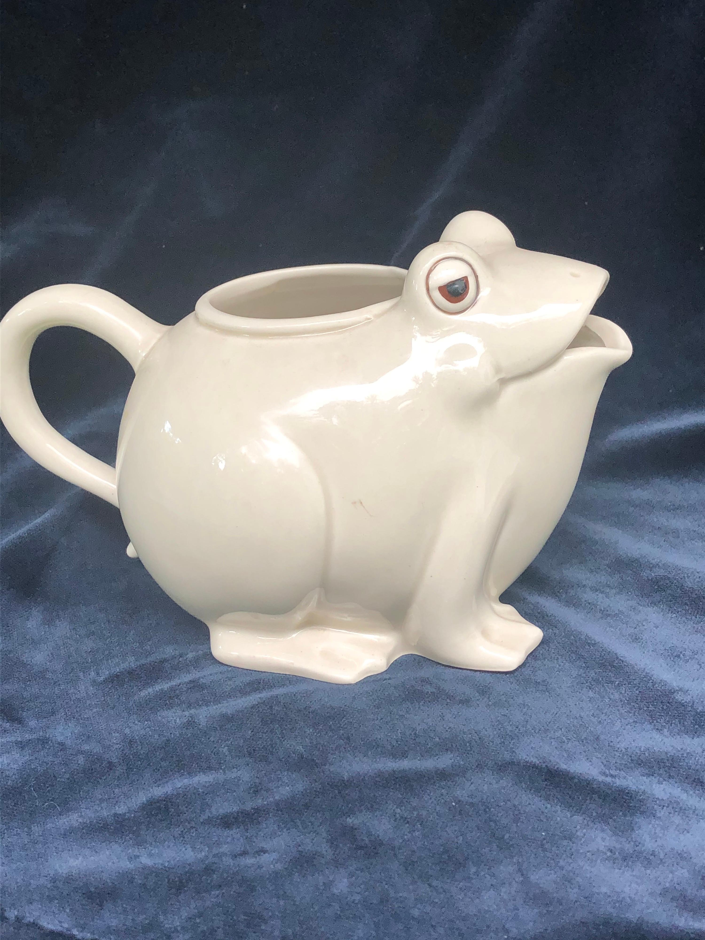 Large size Fitz & Floyd pottery frog creamer. In very good condition, no chips or dings.
