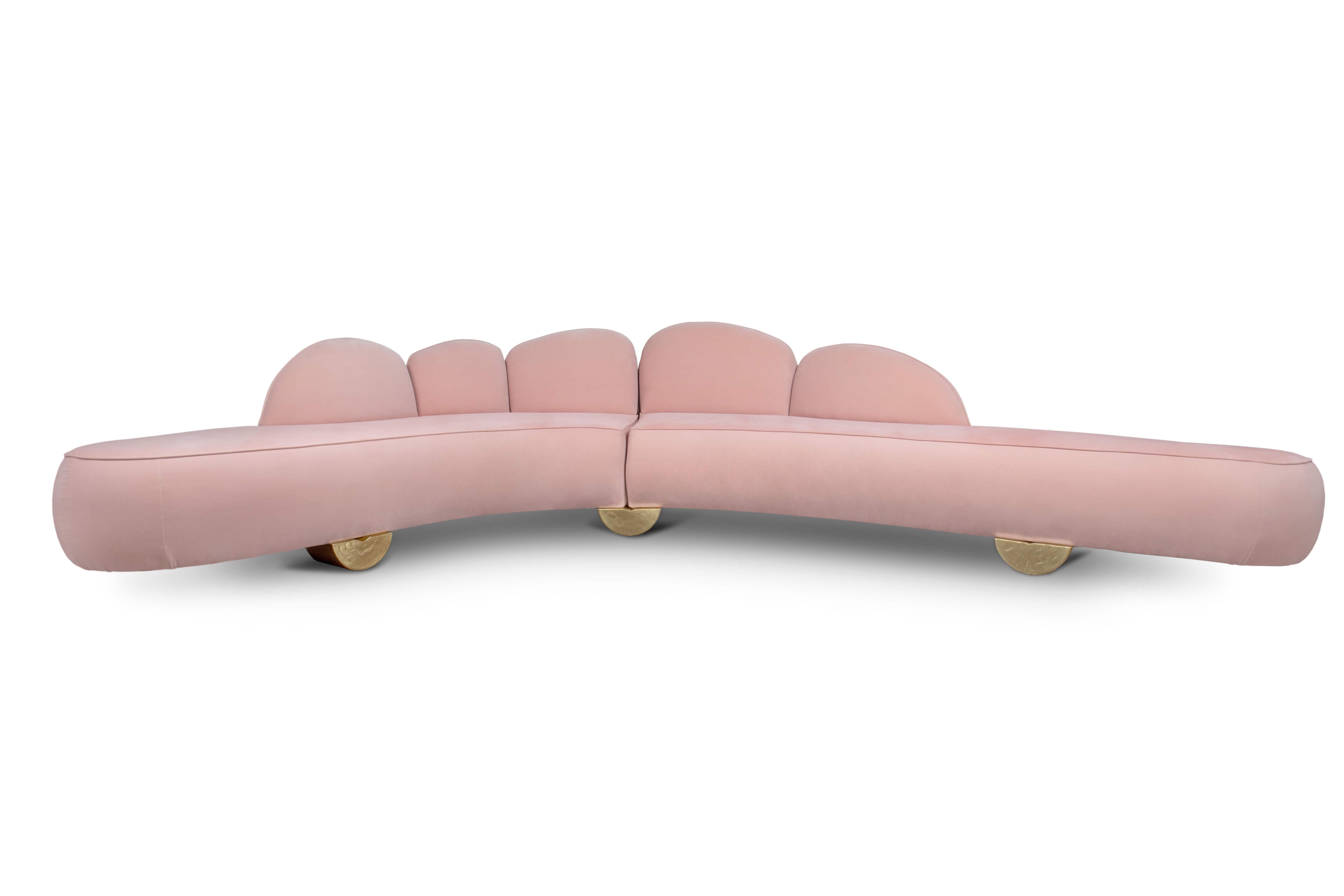 Fitzroy sofa is inspired in Mount Fitz Roy, a mountain in Patagonia, whose name is a tribute to Robert FitzRoy, the captain of the ship that transported Charles Darwin in his travel around the world. This curved sofa, with its back inspired in the