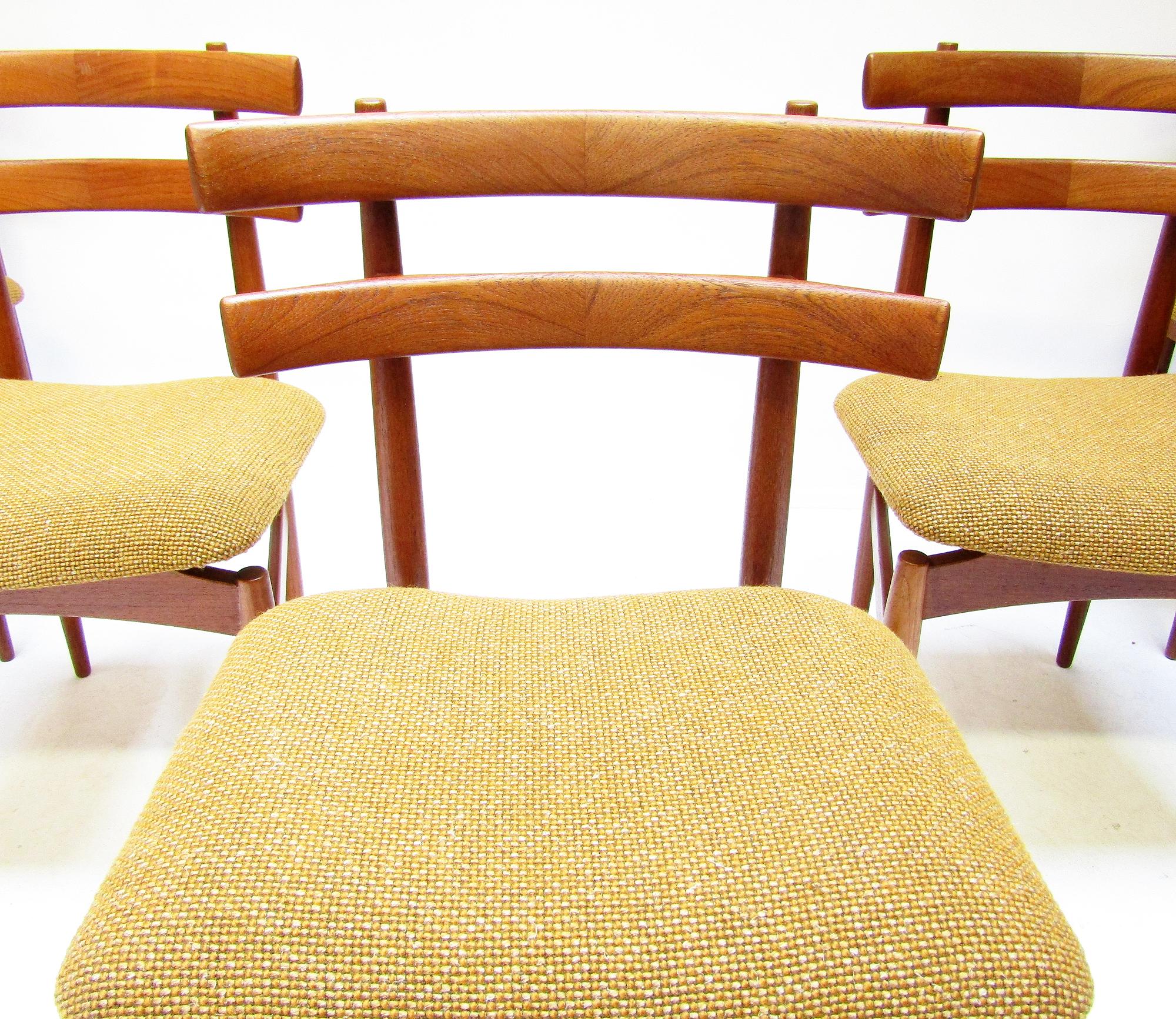 Danois Cinq chaises de salle à manger danoises modèle 30 des années 1960 par Poul Hundevad en vente