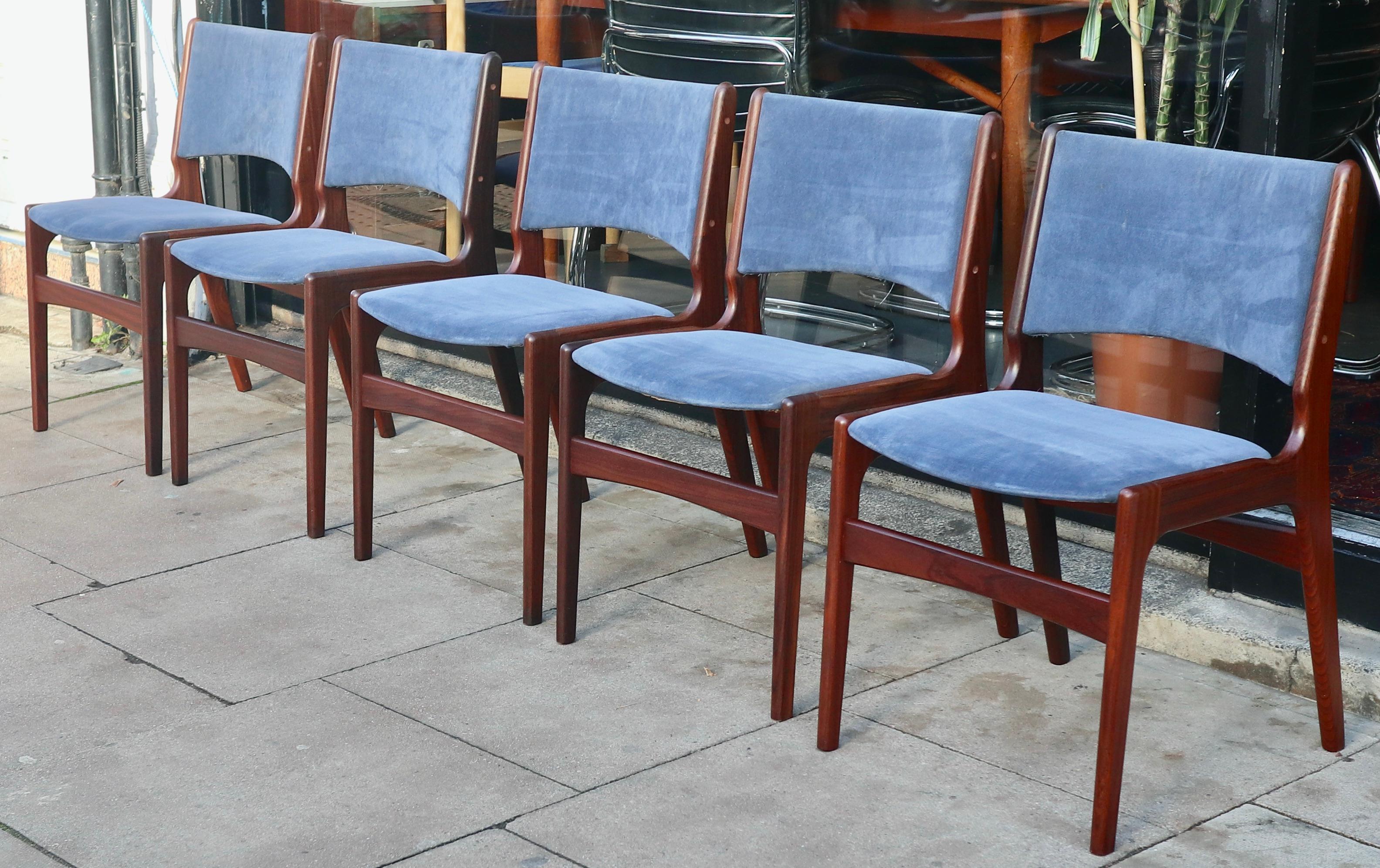 Cinq chaises de salle à manger danoises Erik Buch « Modèle 89 » des années 1960  en vente 1