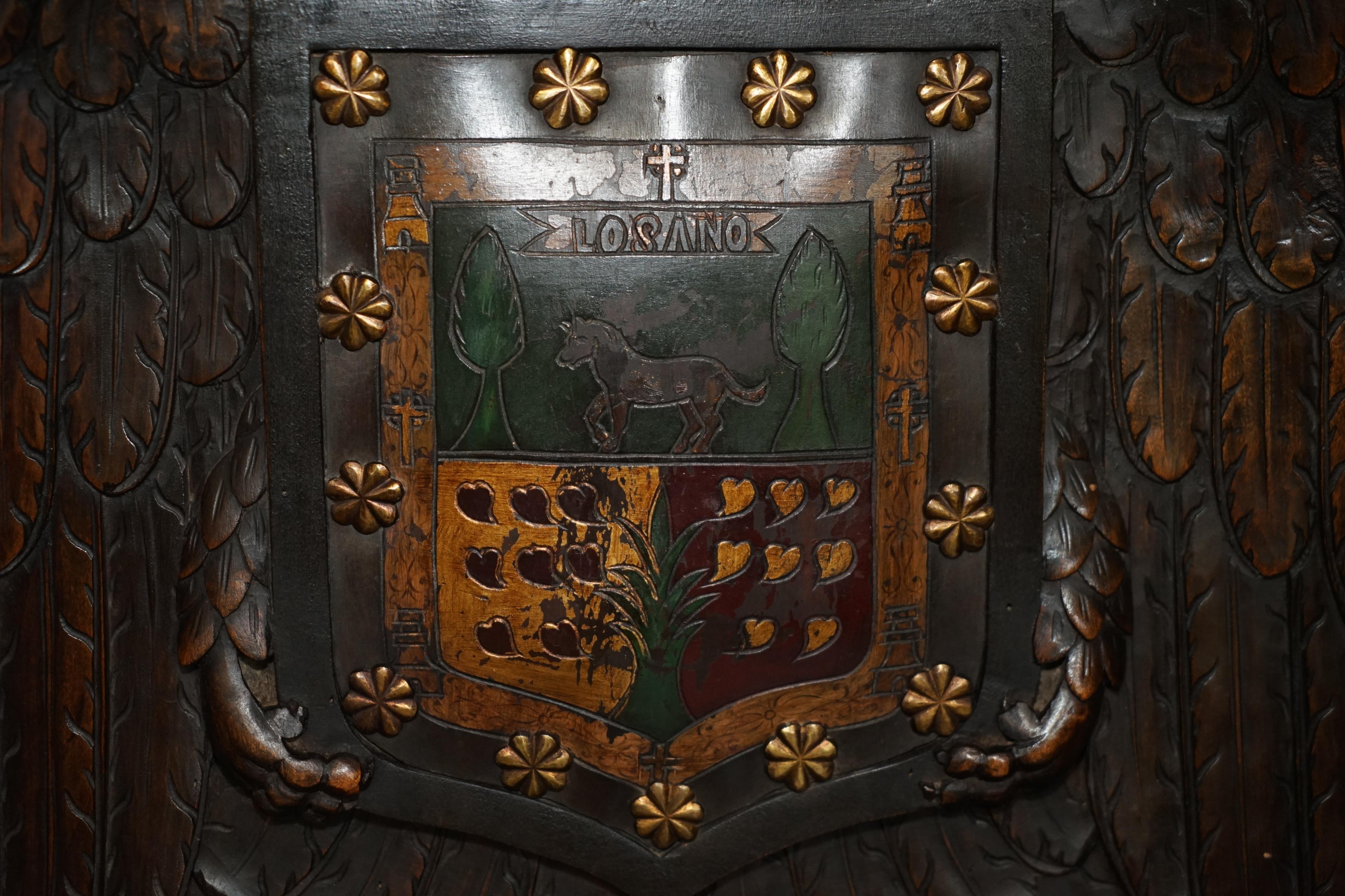 CINQUE SEDIE CONTINENTALI BAROCCHE intagliate del XIX secolo con doppio mantello d'aquila. in vendita 3