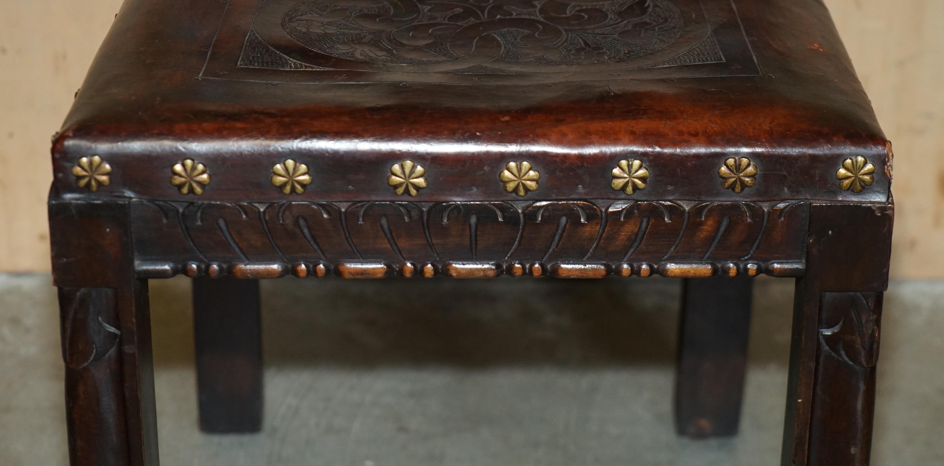 CINQUE SEDIE CONTINENTALI BAROCCHE intagliate del XIX secolo con doppio mantello d'aquila. in vendita 6