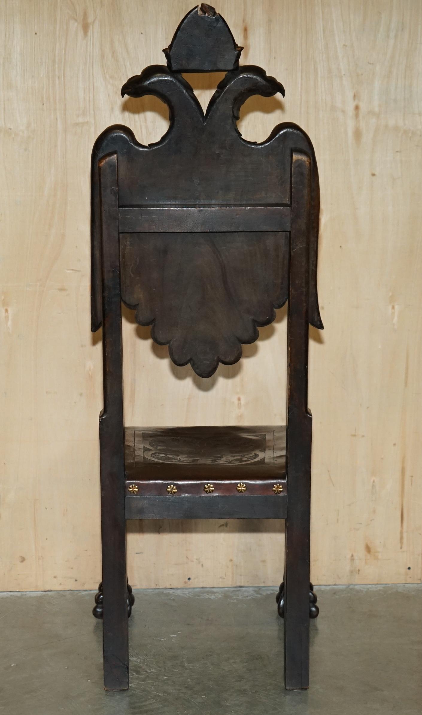 CINQUE SEDIE CONTINENTALI BAROCCHE intagliate del XIX secolo con doppio mantello d'aquila. in vendita 11