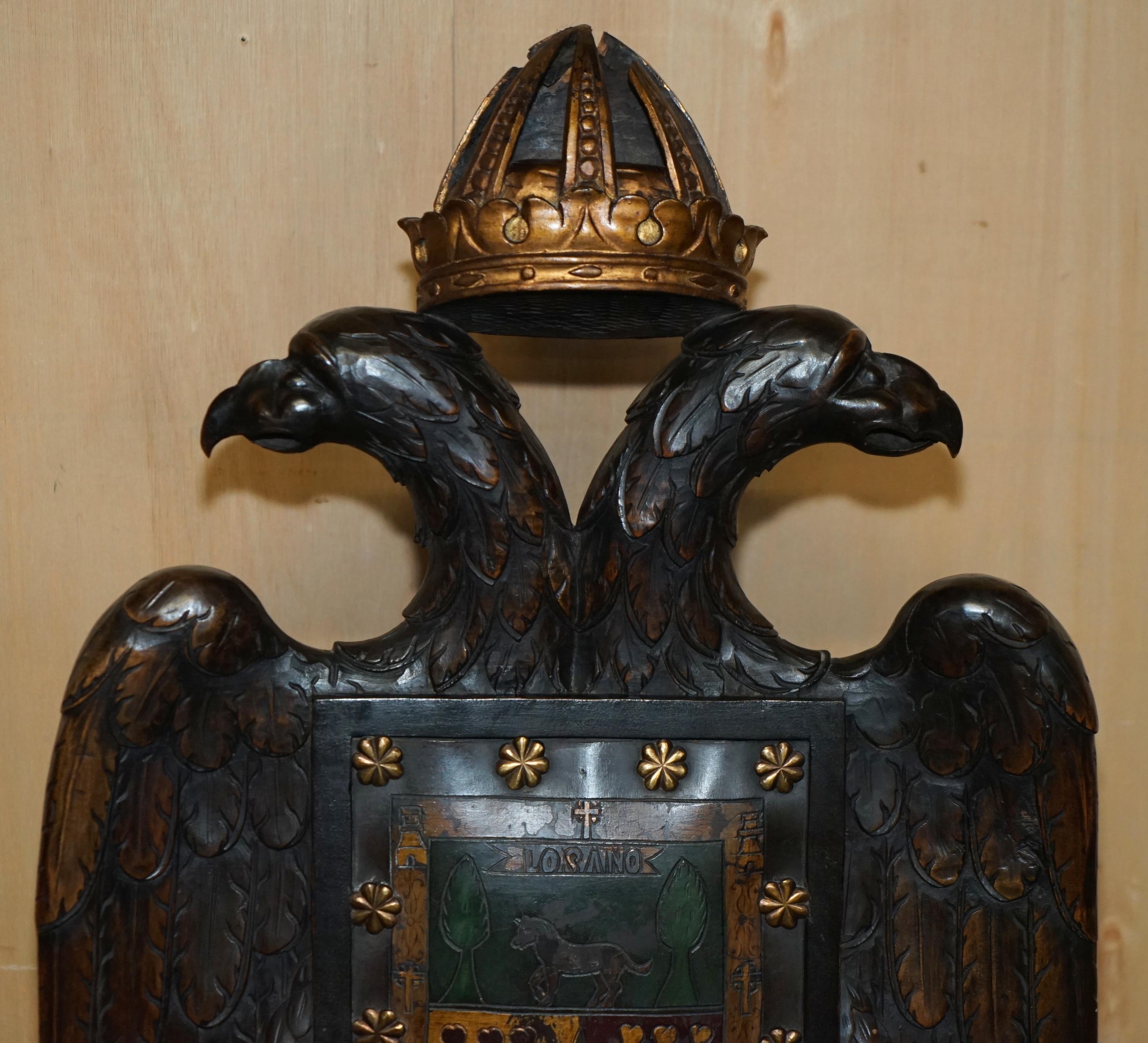 CINQUE SEDIE CONTINENTALI BAROCCHE intagliate del XIX secolo con doppio mantello d'aquila. In condizioni buone in vendita a West Sussex, Pulborough