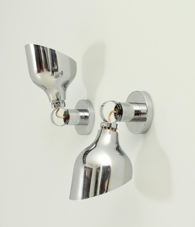 Five sconces in chrome steel designed by italian architects Franco Albini, Franca Helg and Antonio Piva as part of the AM/AS lamps series for the italian company Sirrah in 1969. They could be easily displaced 180º. 