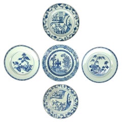 Cinco Platos Antiguos de Porcelana China de Exportación Azul y Blanca Pintados a Mano C-1770