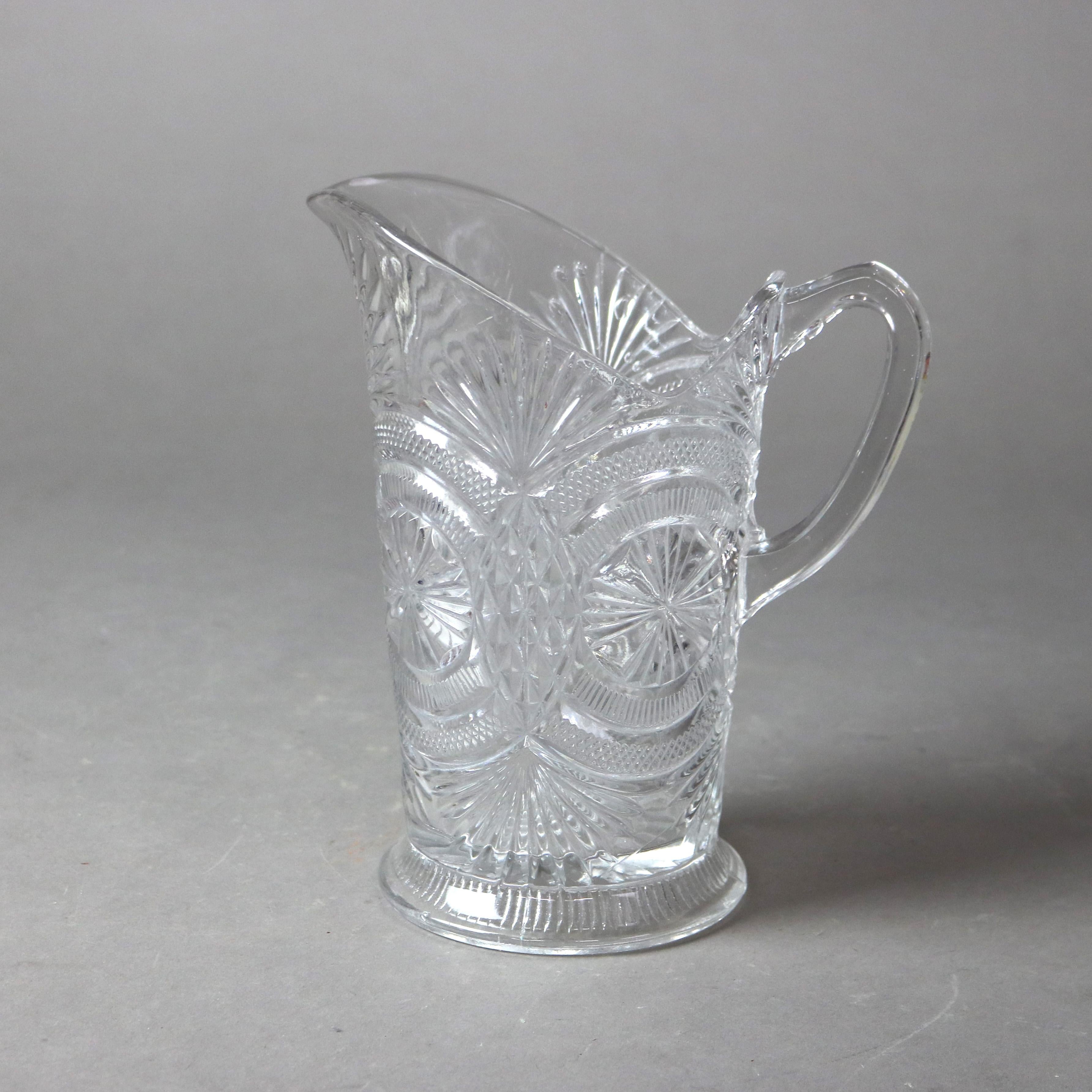 Cinq pichets d'eau anciens en verre gravé et pressé du 19ème siècle en vente 5