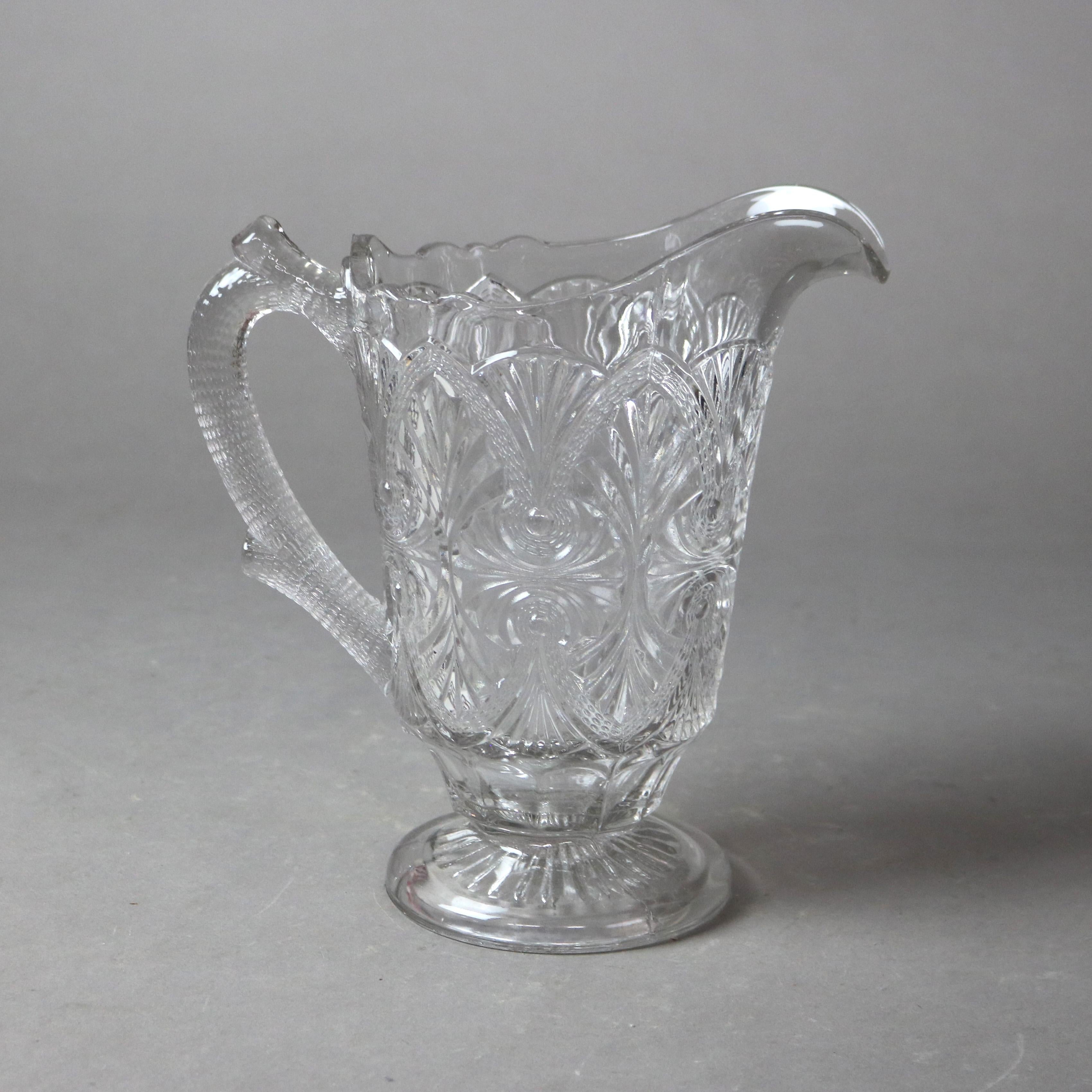 Cinq pichets d'eau anciens en verre gravé et pressé du 19ème siècle en vente 7
