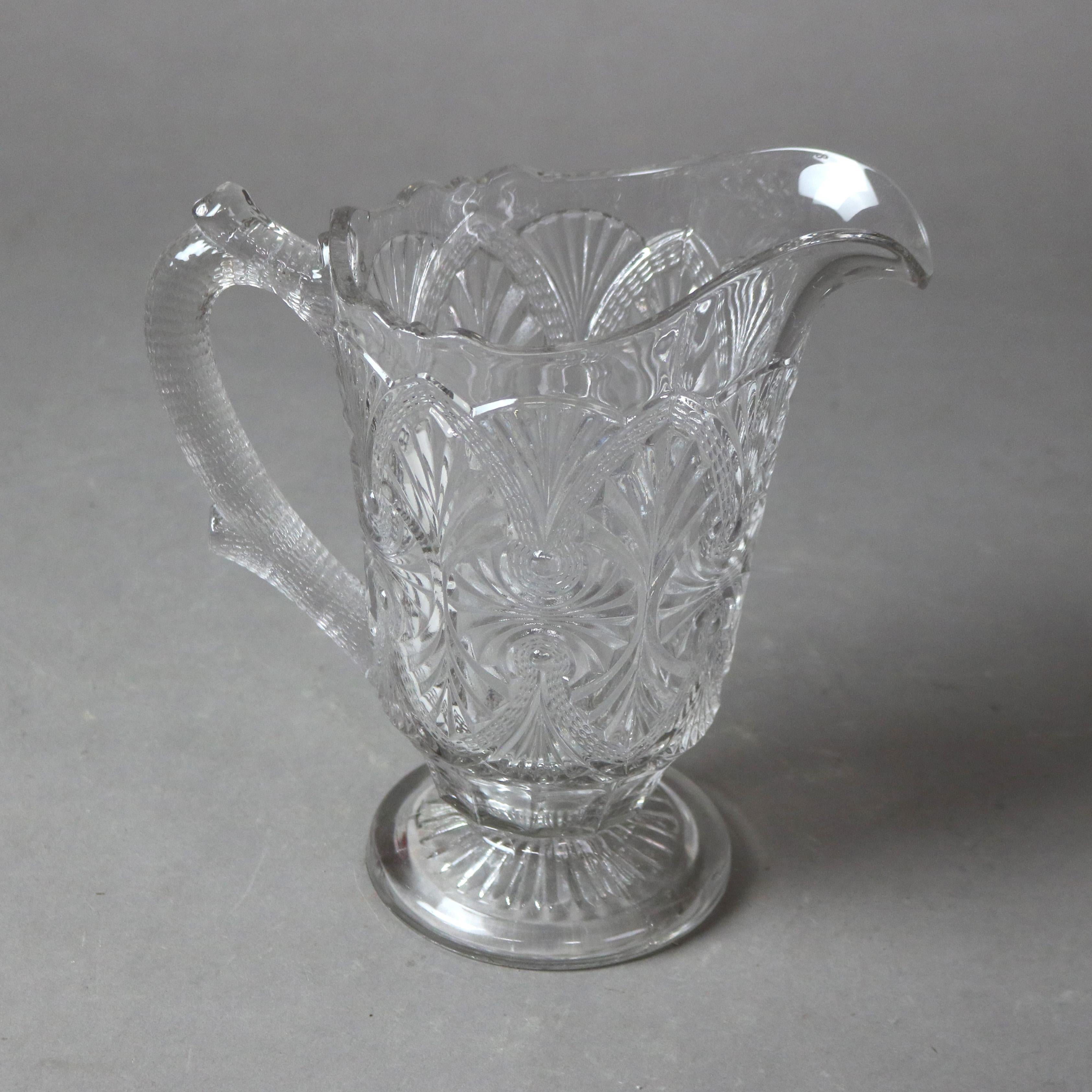 Cinq pichets d'eau anciens en verre gravé et pressé du 19ème siècle en vente 8