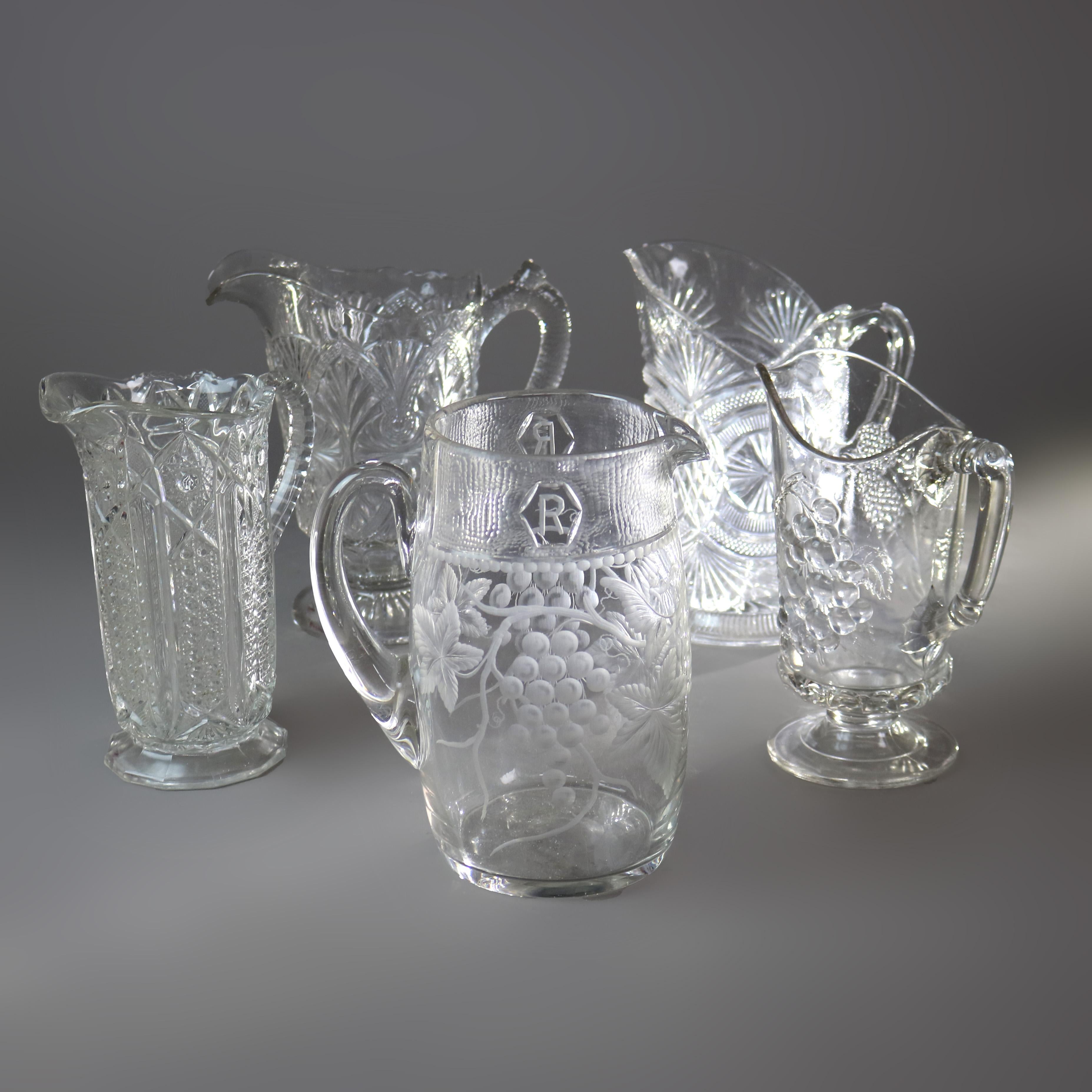 XIXe siècle Cinq pichets d'eau anciens en verre gravé et pressé du 19ème siècle en vente