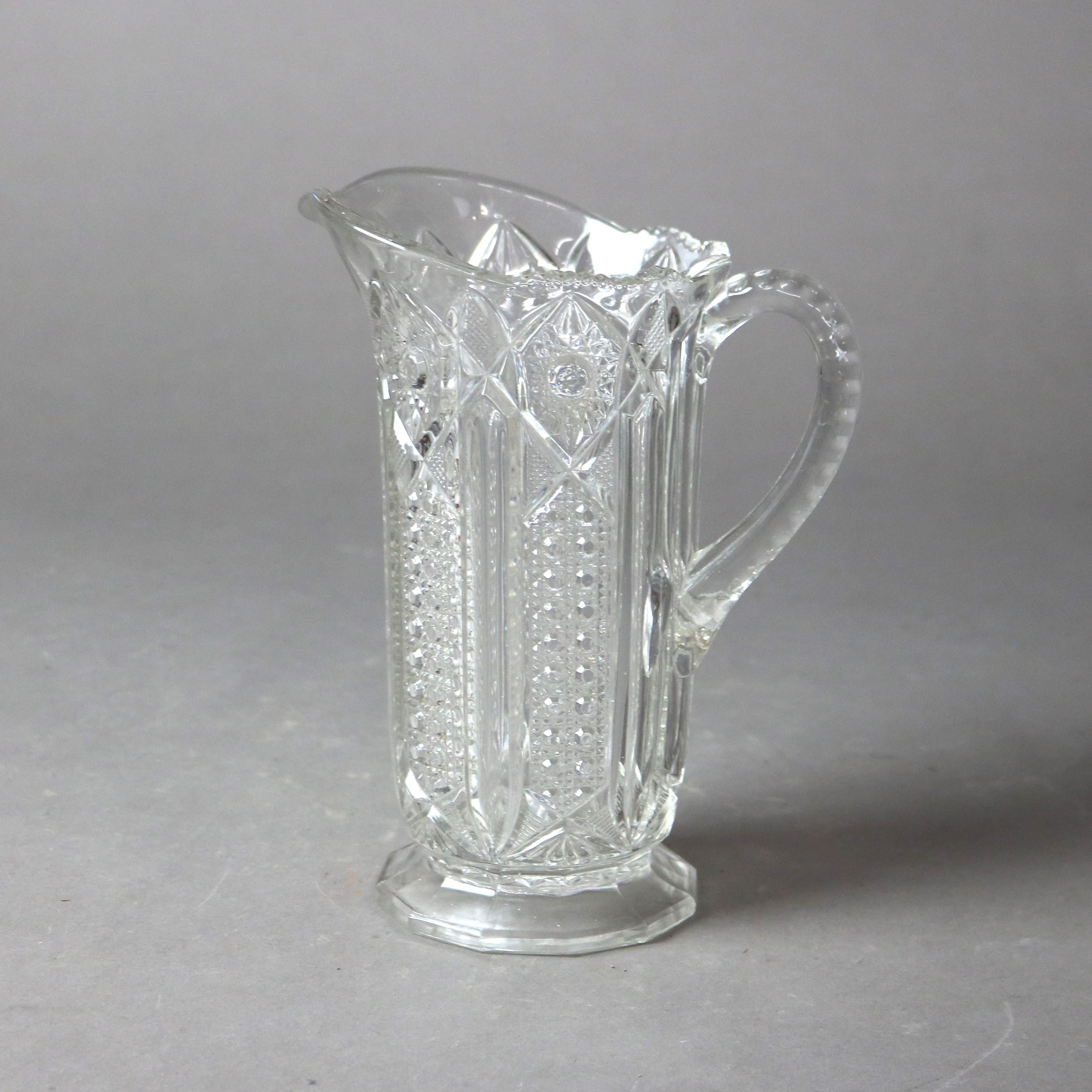 Cinq pichets d'eau anciens en verre gravé et pressé du 19ème siècle en vente 2