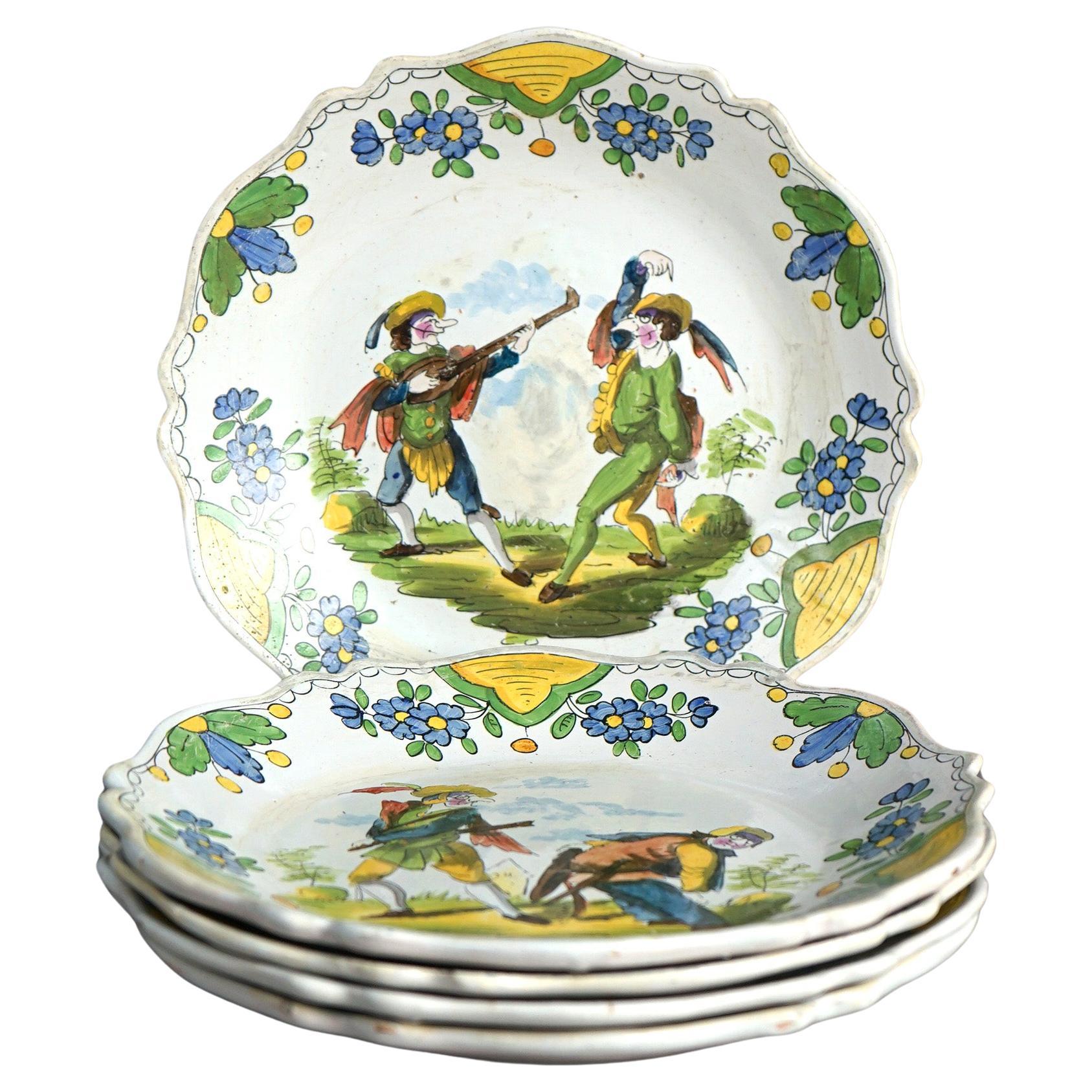 Fünf antike französische handbemalte Teller aus Fayence-Keramik von Les Islettes aus dem 18. Jahrhundert  im Angebot