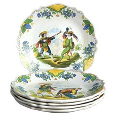 Fünf antike französische handbemalte Teller aus Fayence-Keramik von Les Islettes aus dem 18. Jahrhundert 