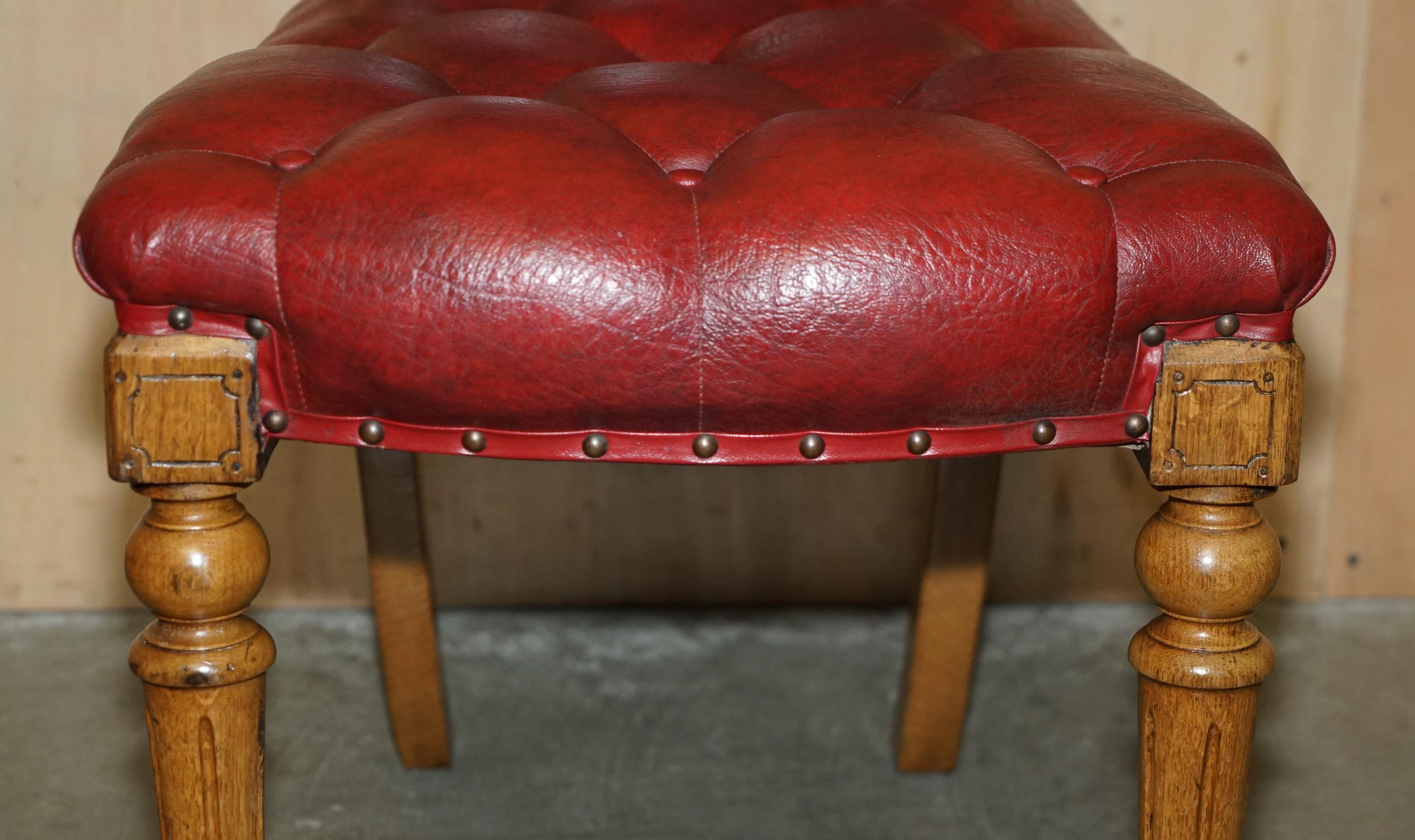 FÜNF ANTIQUE HOLLAND & SON'S ATTRIBUTED DINING CHAIRS WITH ENGLISH OAK FRAMES 5 im Angebot 3