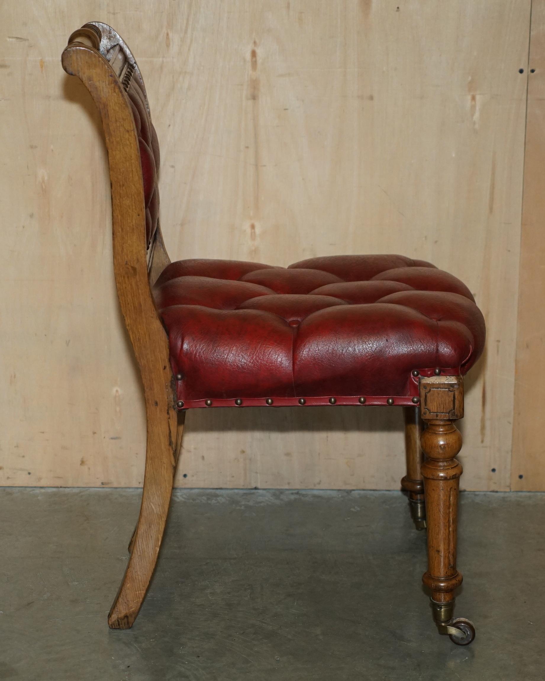 FÜNF ANTIQUE HOLLAND & SON'S ATTRIBUTED DINING CHAIRS WITH ENGLISH OAK FRAMES 5 im Angebot 7