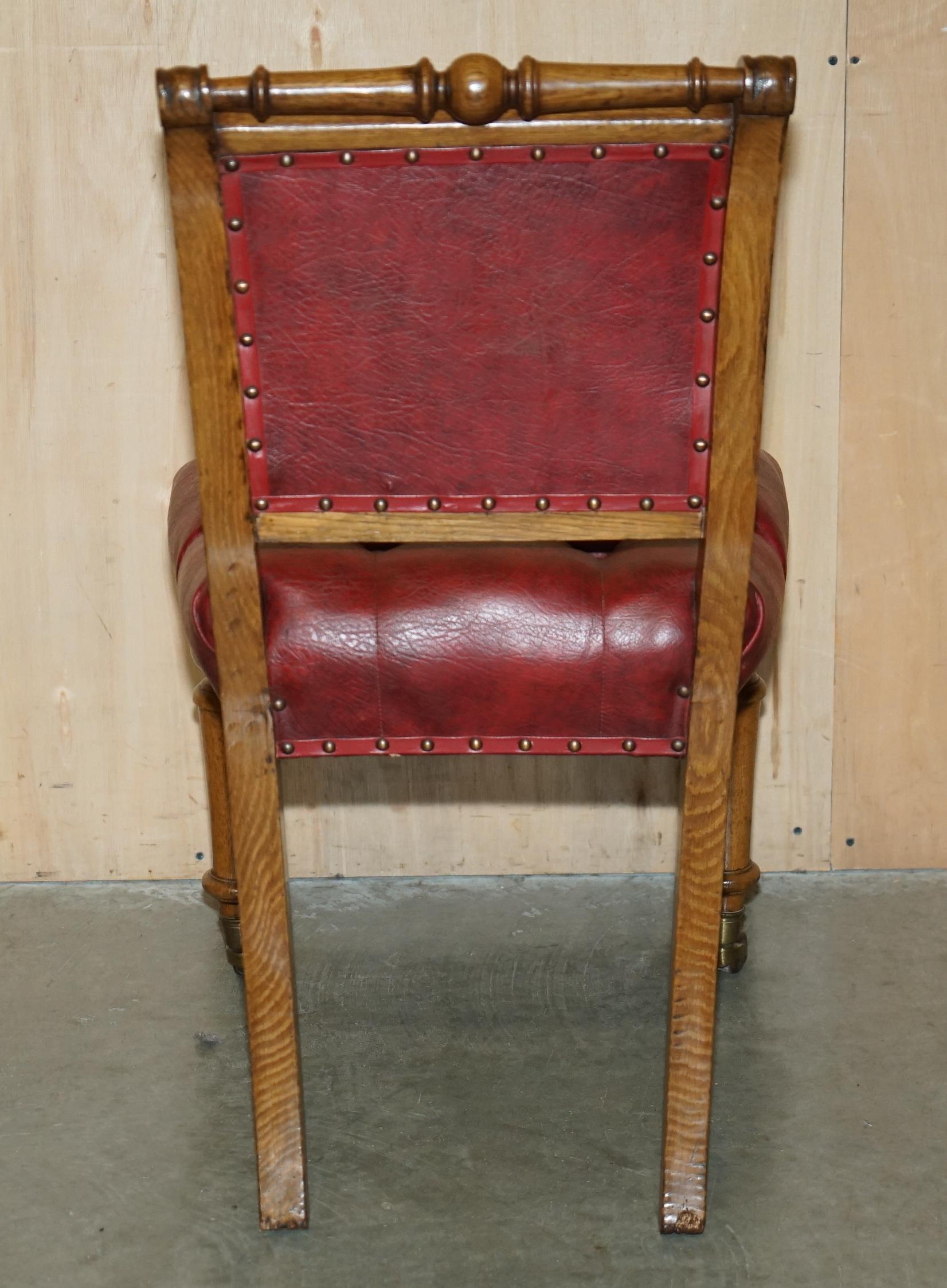 FÜNF ANTIQUE HOLLAND & SON'S ATTRIBUTED DINING CHAIRS WITH ENGLISH OAK FRAMES 5 im Angebot 8