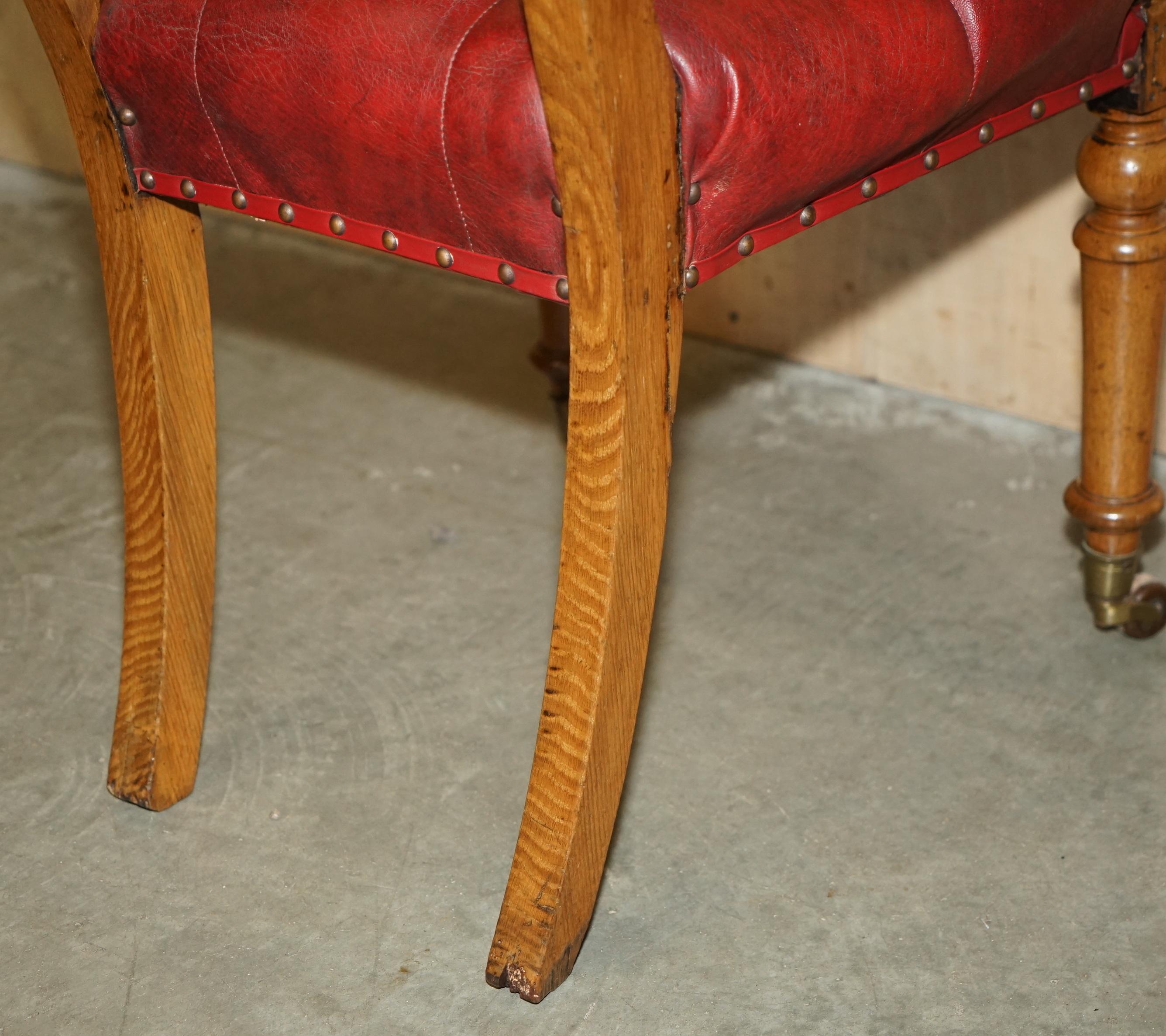 FÜNF ANTIQUE HOLLAND & SON'S ATTRIBUTED DINING CHAIRS WITH ENGLISH OAK FRAMES 5 im Angebot 9