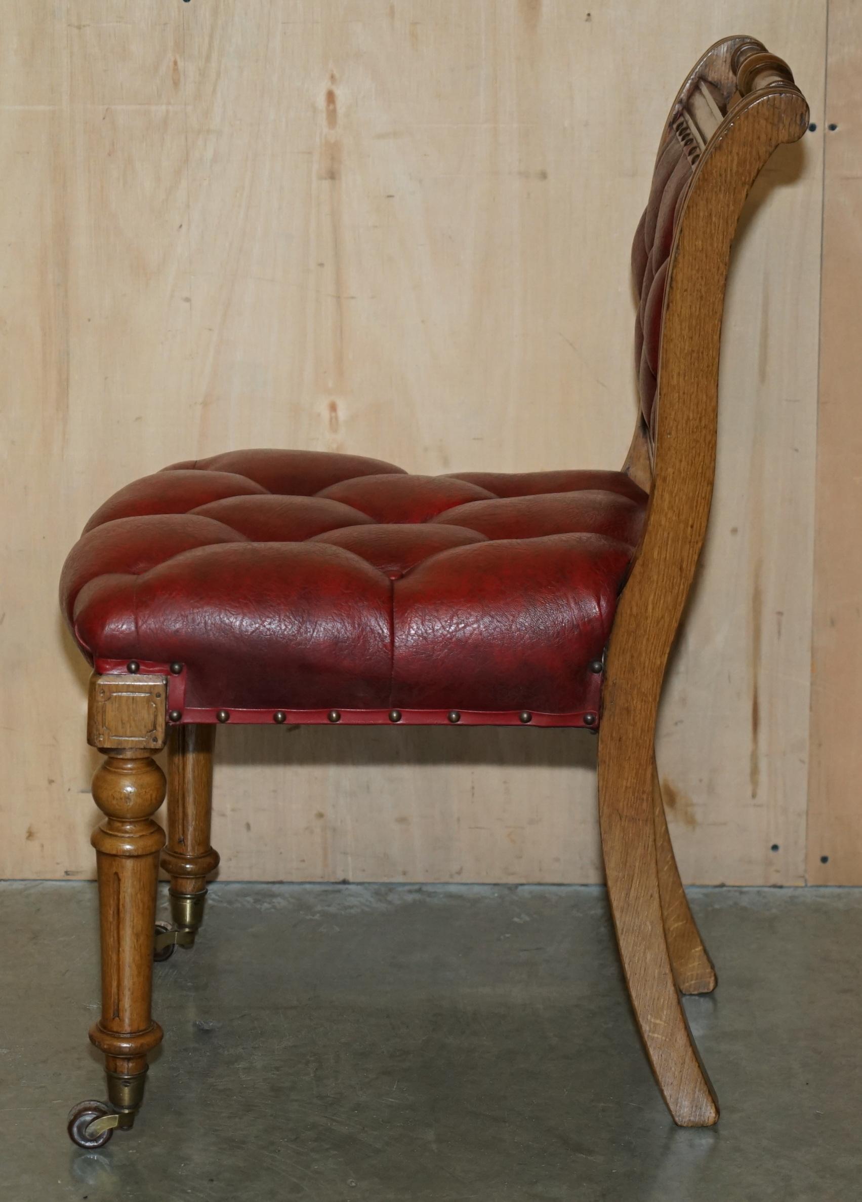 FÜNF ANTIQUE HOLLAND & SON'S ATTRIBUTED DINING CHAIRS WITH ENGLISH OAK FRAMES 5 im Angebot 10
