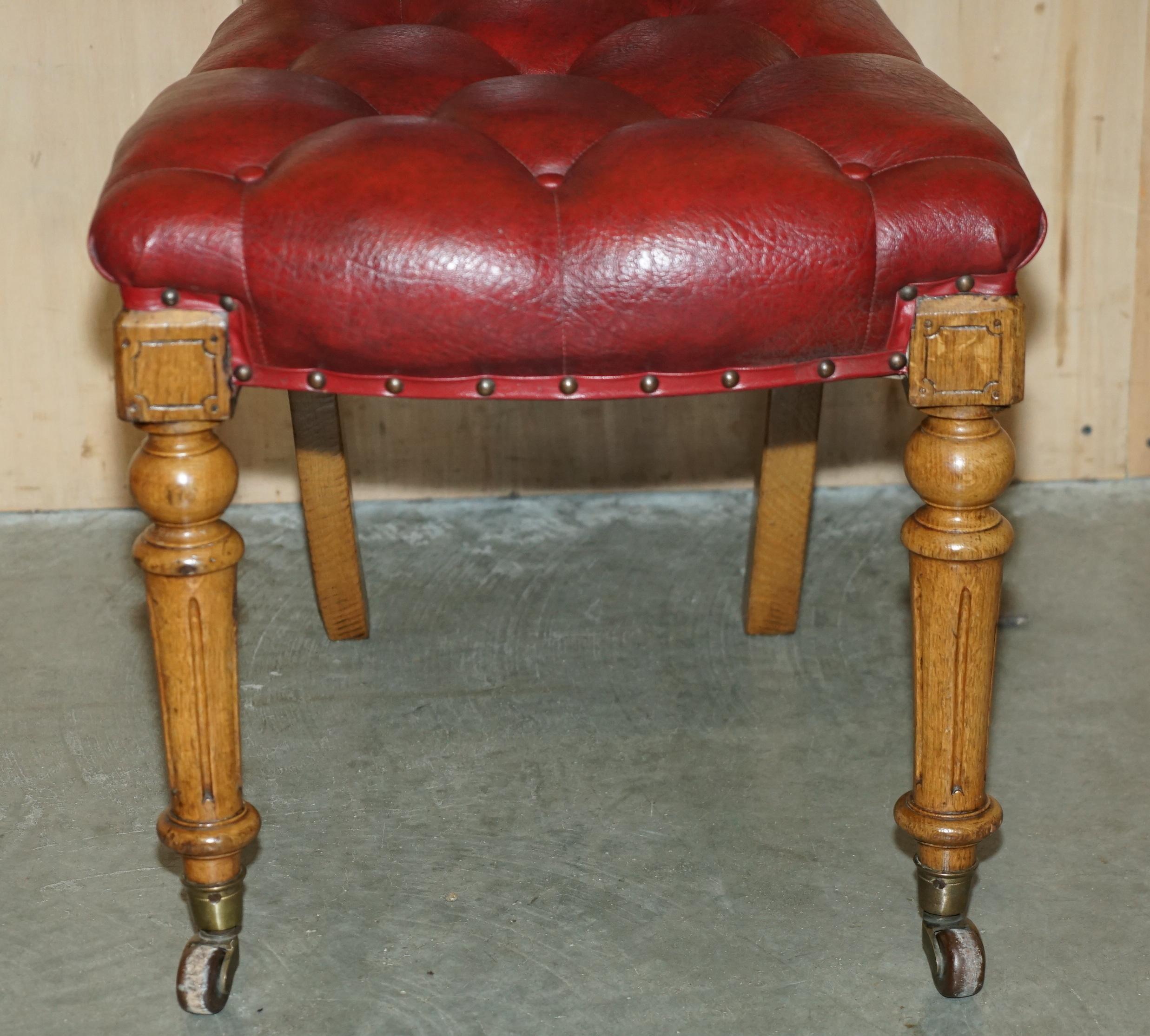 FÜNF ANTIQUE HOLLAND & SON'S ATTRIBUTED DINING CHAIRS WITH ENGLISH OAK FRAMES 5 im Angebot 1