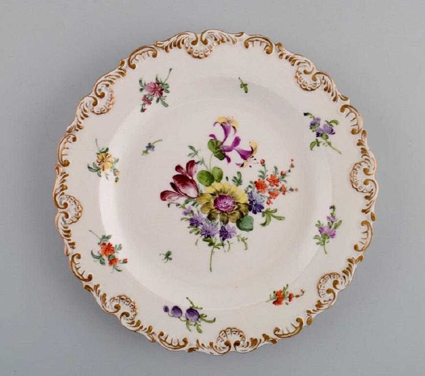 Fünf antike Meissener Porzellanteller mit handgemalten Blumen (Deutsch) im Angebot