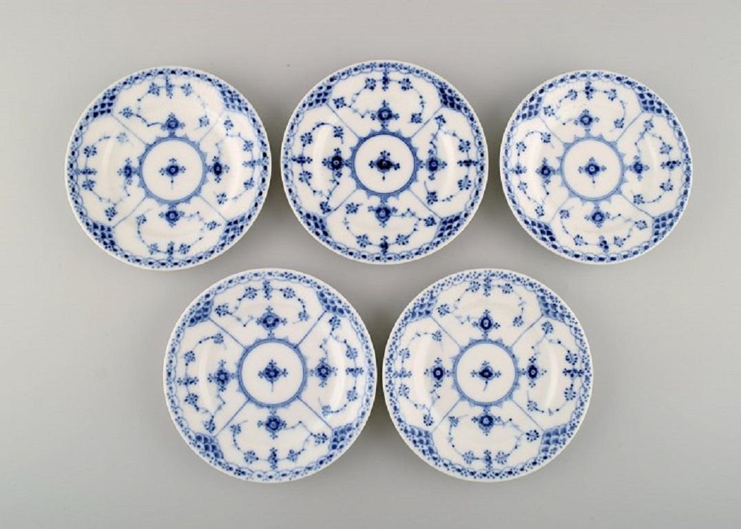 Five antique Royal Copenhagen Blue Fluted Half Lace Plates. Model number 1/576. 
Dated 1889-1922.
Diameter: 14.5 cm.
In excellent condition.
1st factory quality.
Stamped.