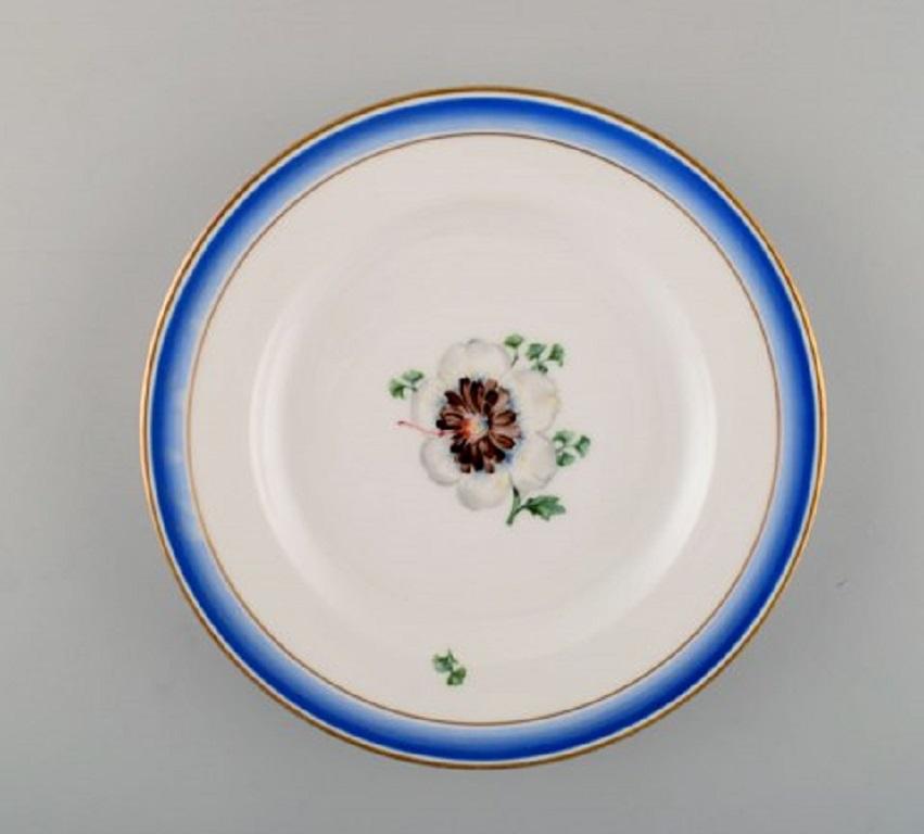 Fünf antike Royal Copenhagen-Teller aus handbemaltem Porzellan mit Blumen (Dänisch) im Angebot