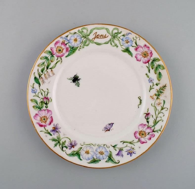 Peint à la main Cinq assiettes anciennes en porcelaine Royal Copenhagen, fin du 19ème siècle en vente