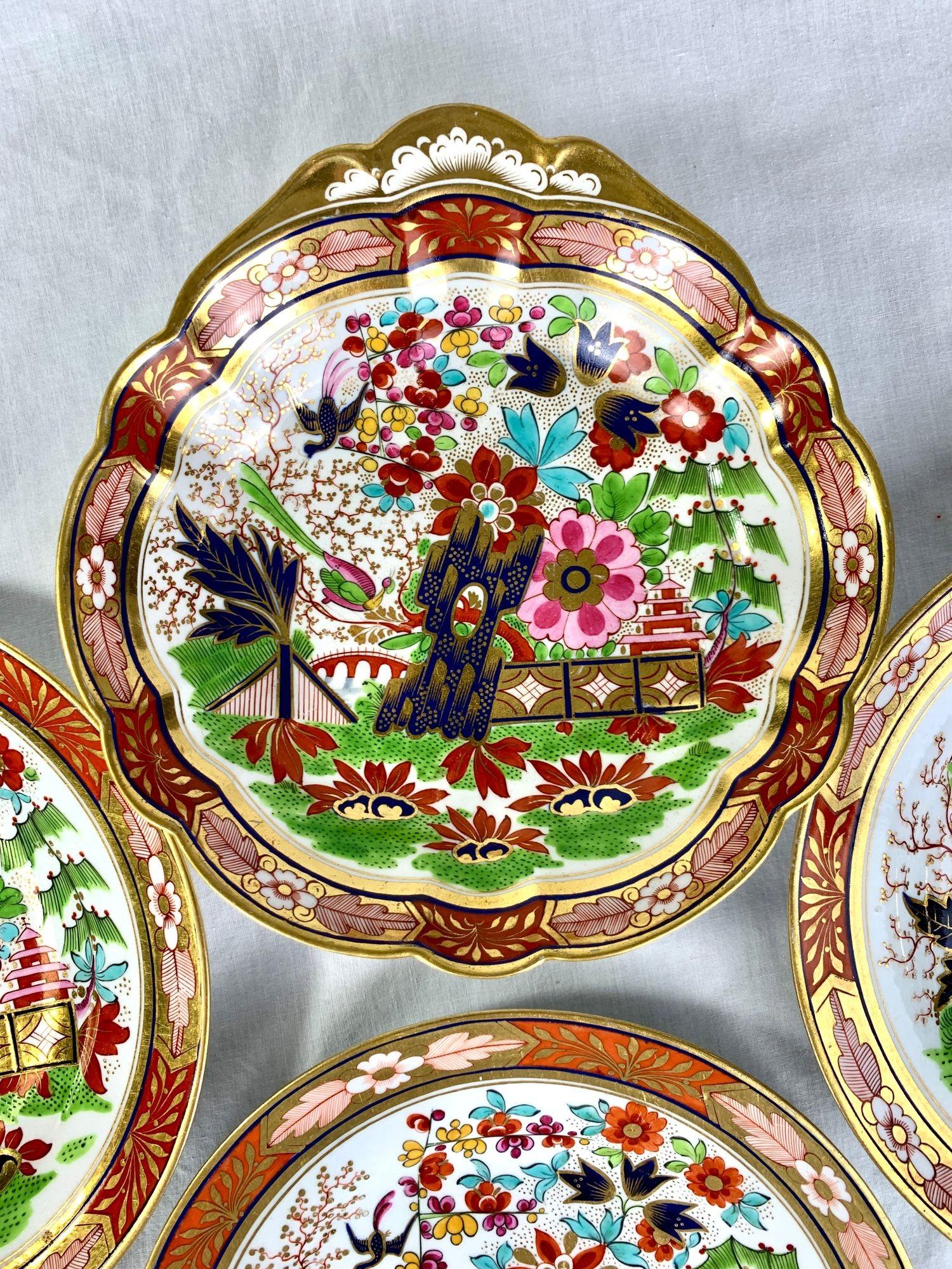 Five Antique Worcester Porcelain Plates in the Fence Pattern England Circa 1820 In Excellent Condition For Sale In Katonah, NY