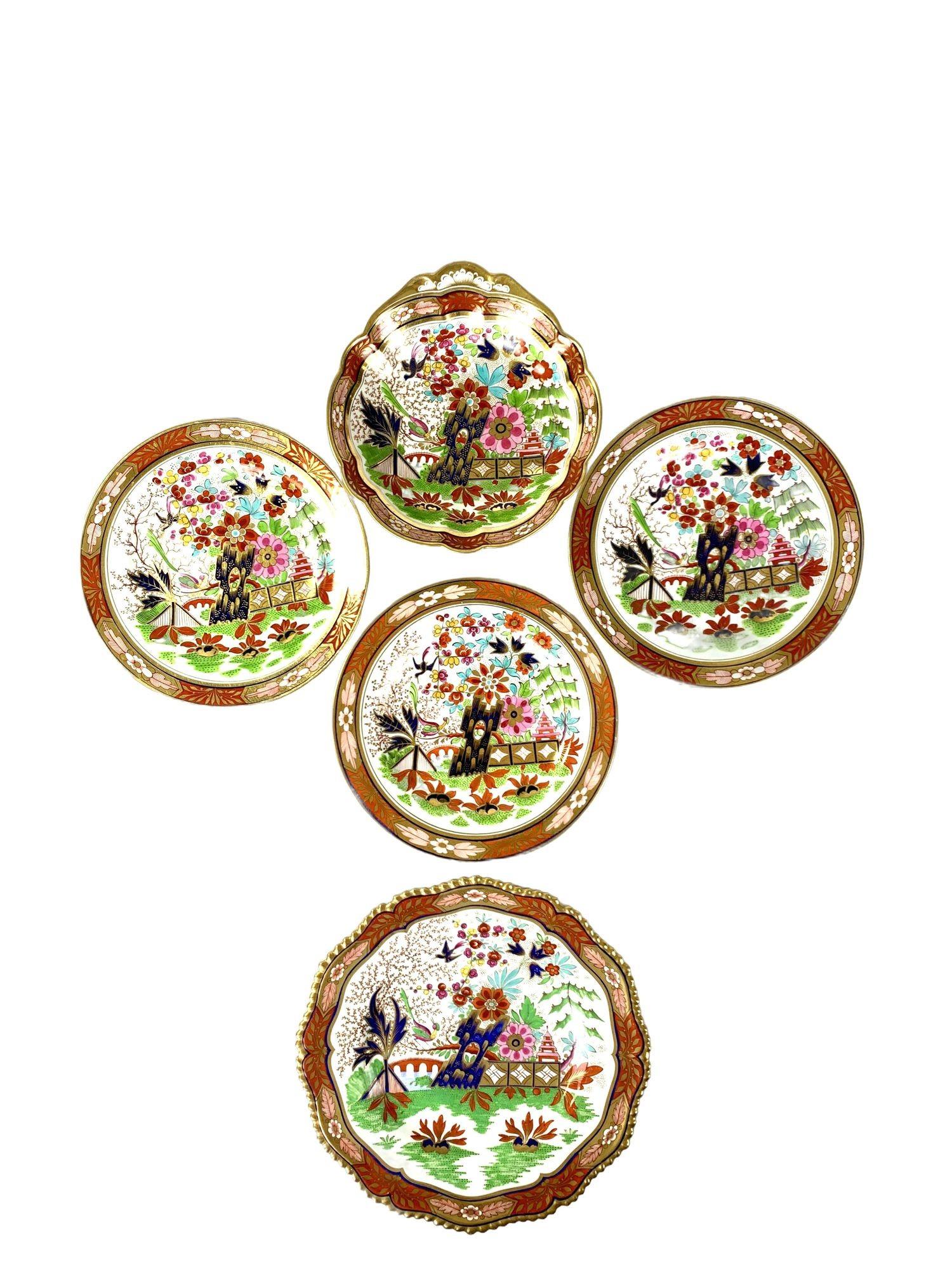 Five Antique Worcester Porcelain Plates in the Fence Pattern England Circa 1820 For Sale 1