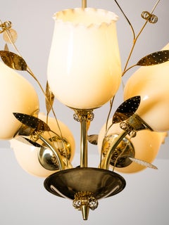 Araña de cinco brazos de latón y cristal con detalles florales de Itsu, Finlandia, años 50