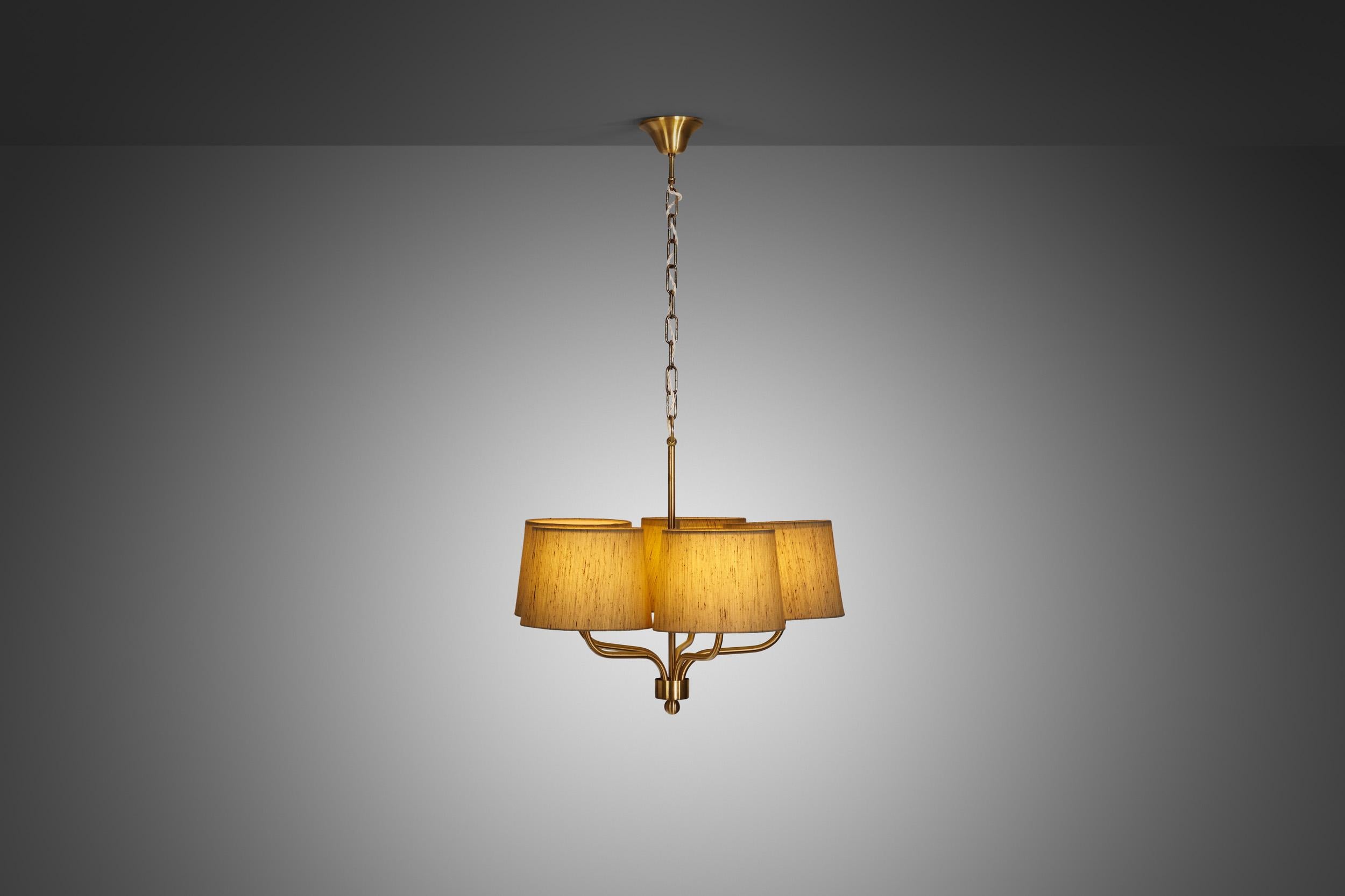 ‎‎Swedish lighting manufacturer, Luxus gave form to some of the now iconic models that define the “Swedish mid-century style”. This brass five-light ceiling lamp was created in this “golden age of Scandinavian design”, a period that saw the revival