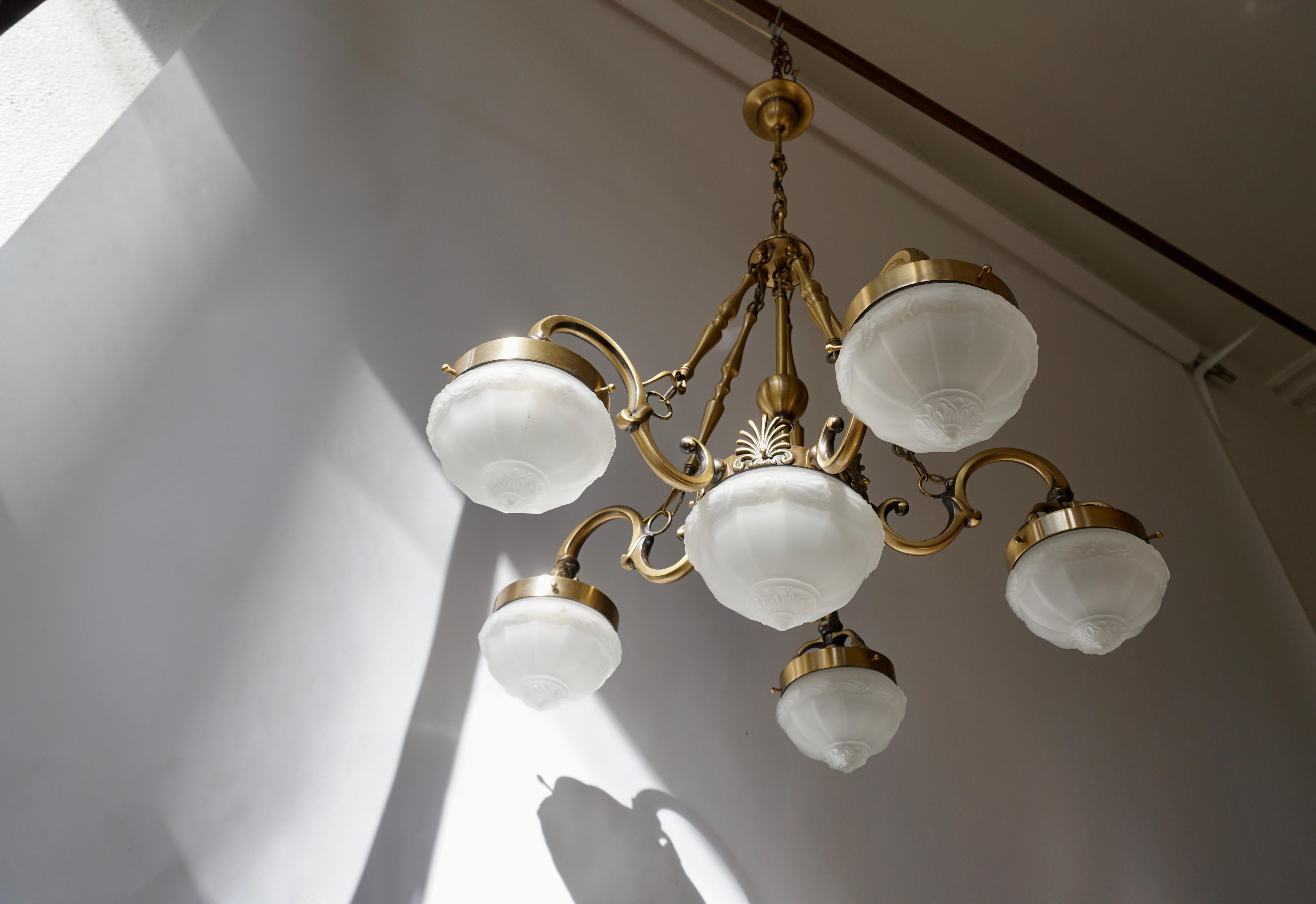 Five-Arm Bronze and Art Glass Chandelier In Good Condition For Sale In Antwerp, BE