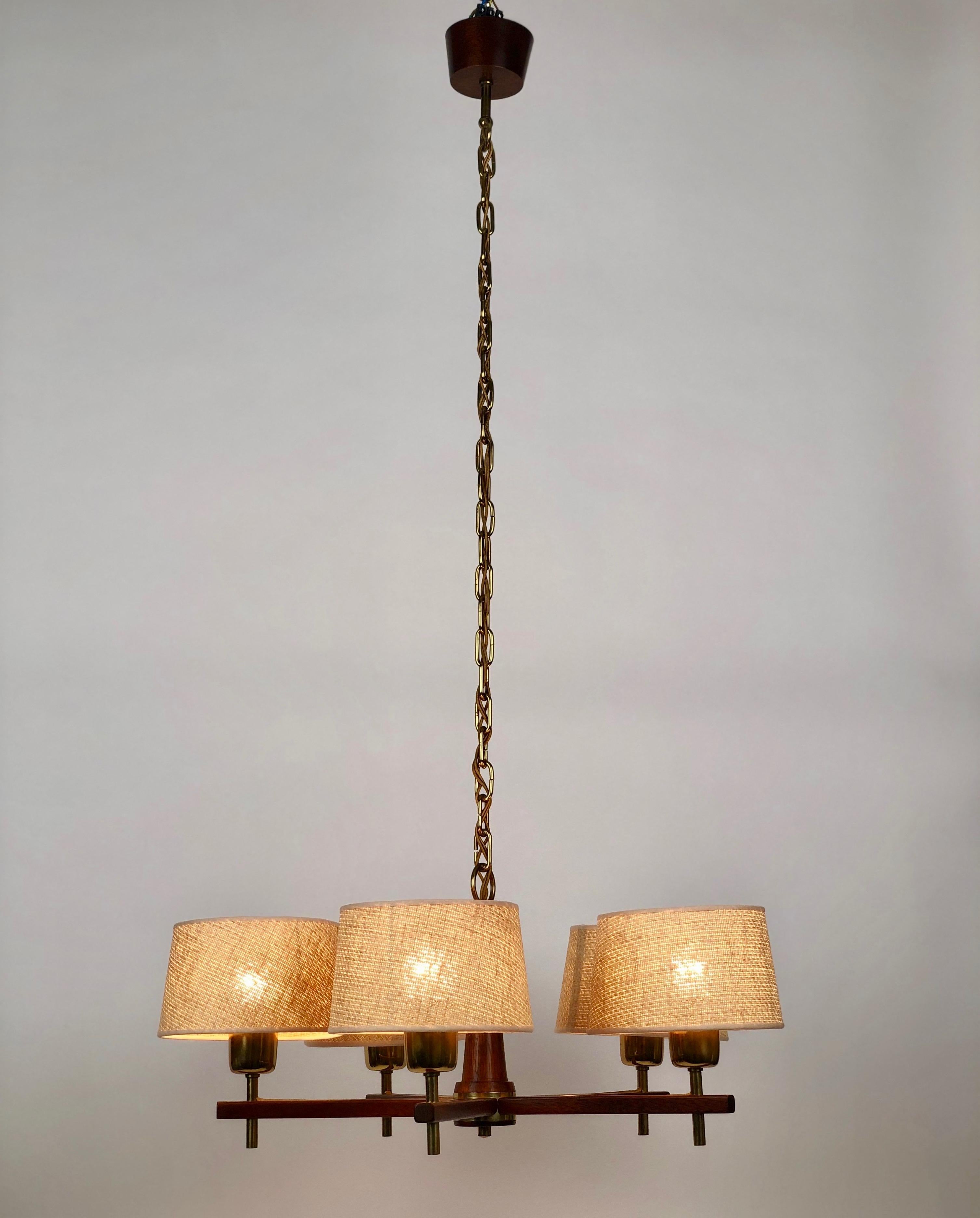 Five Arms Chandelier in Teak Wood and Brass with Cane Shades, 1960, Austria For Sale 6