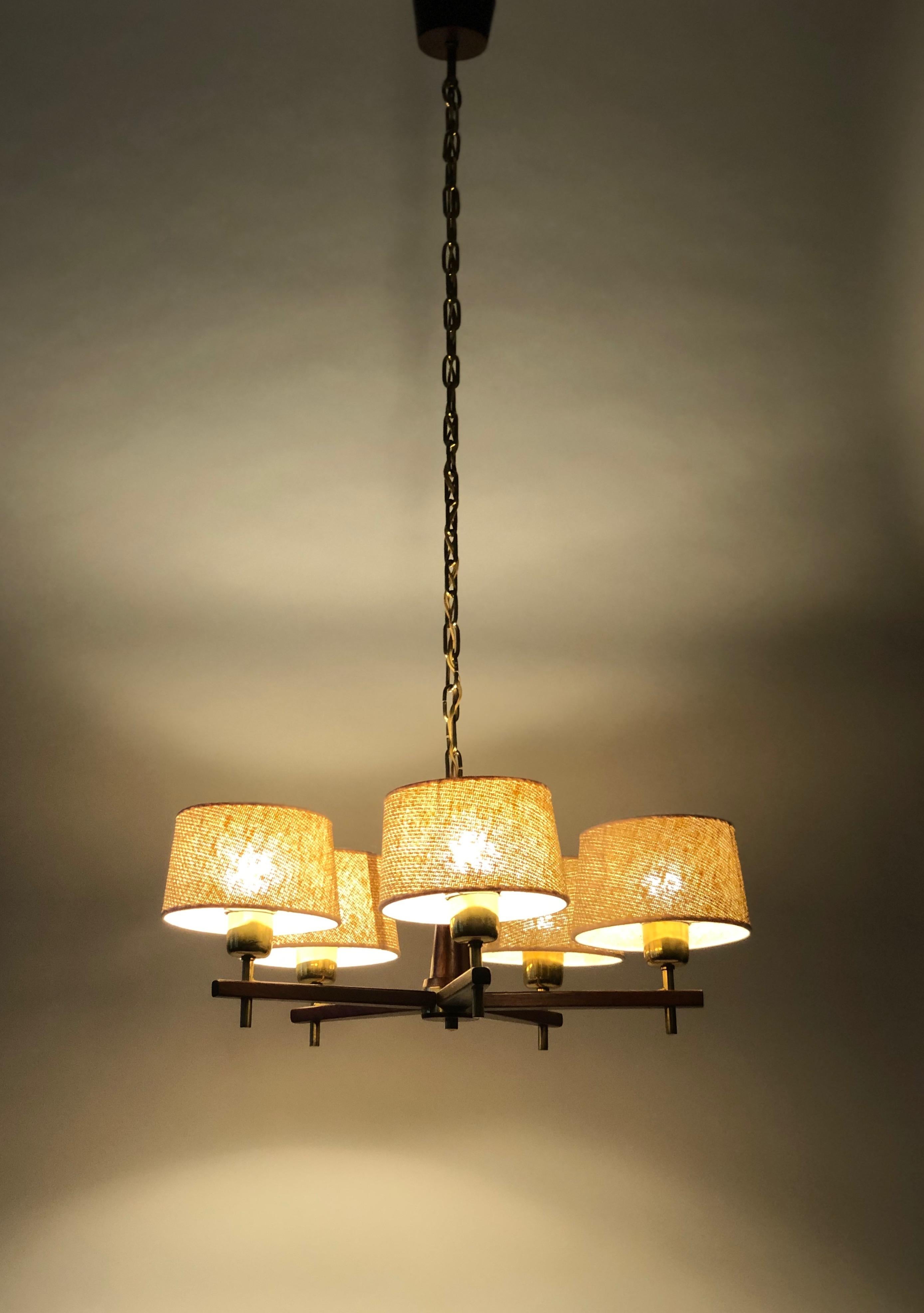 Five Arms Chandelier in Teak Wood and Brass with Cane Shades, 1960, Austria For Sale 8